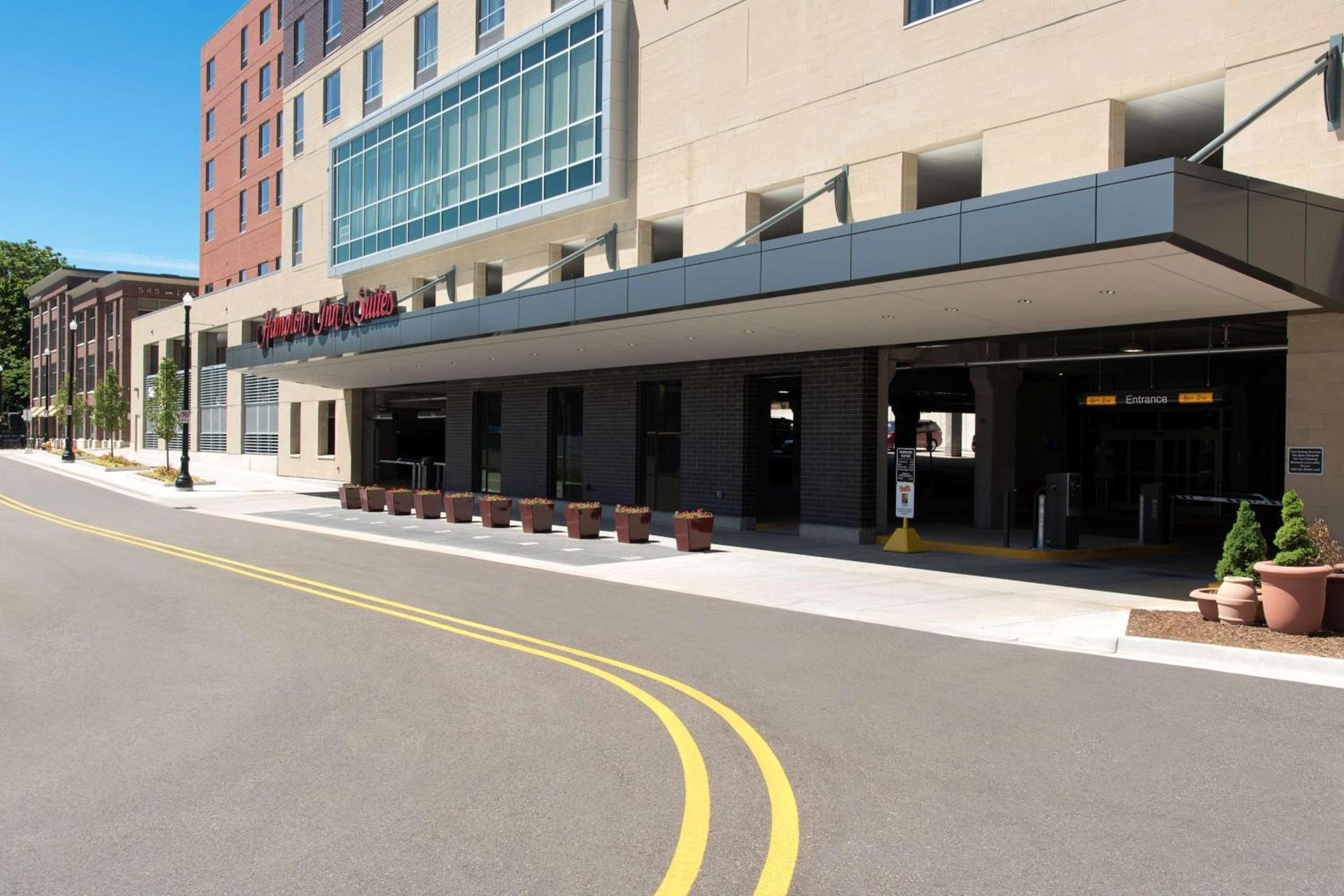 Hampton Inn & Suites Grand Rapids Downtown photo 2