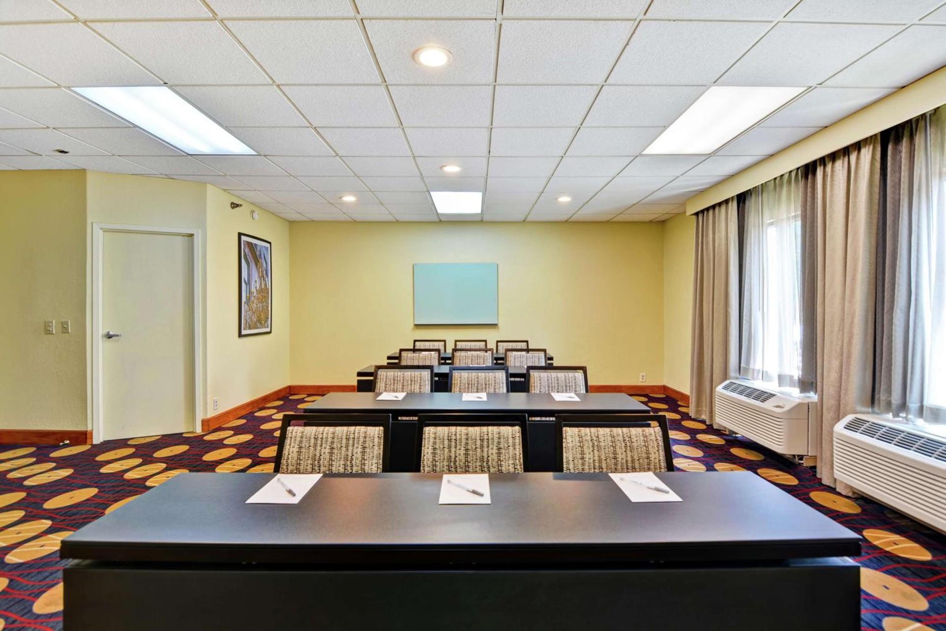 Hampton Inn Cincinnati Airport South photo 31