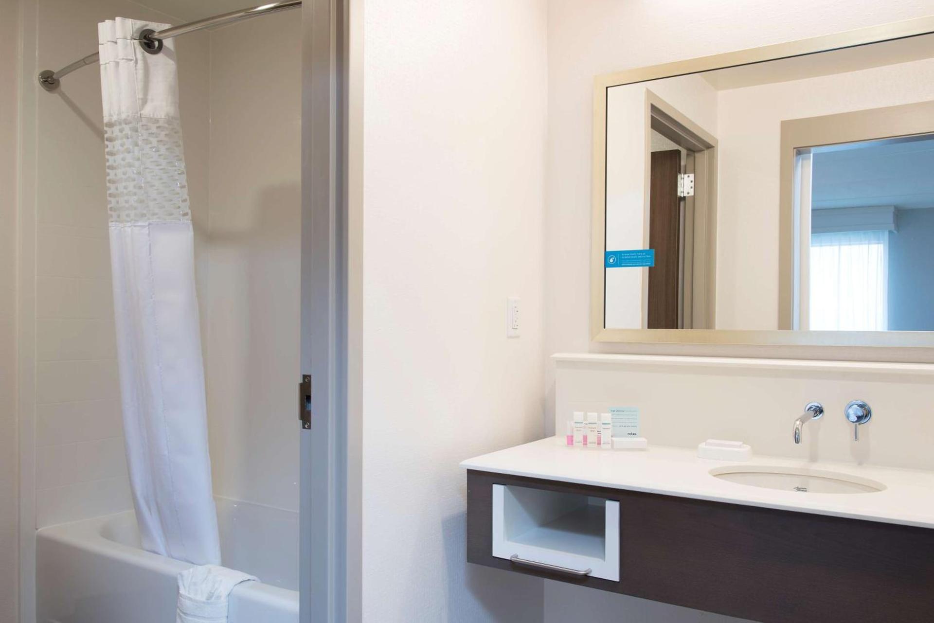 Hampton Inn & Suites Grand Rapids Downtown photo 35