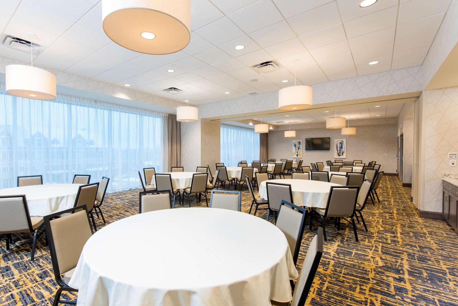 Hampton Inn & Suites Grand Rapids Downtown photo 53