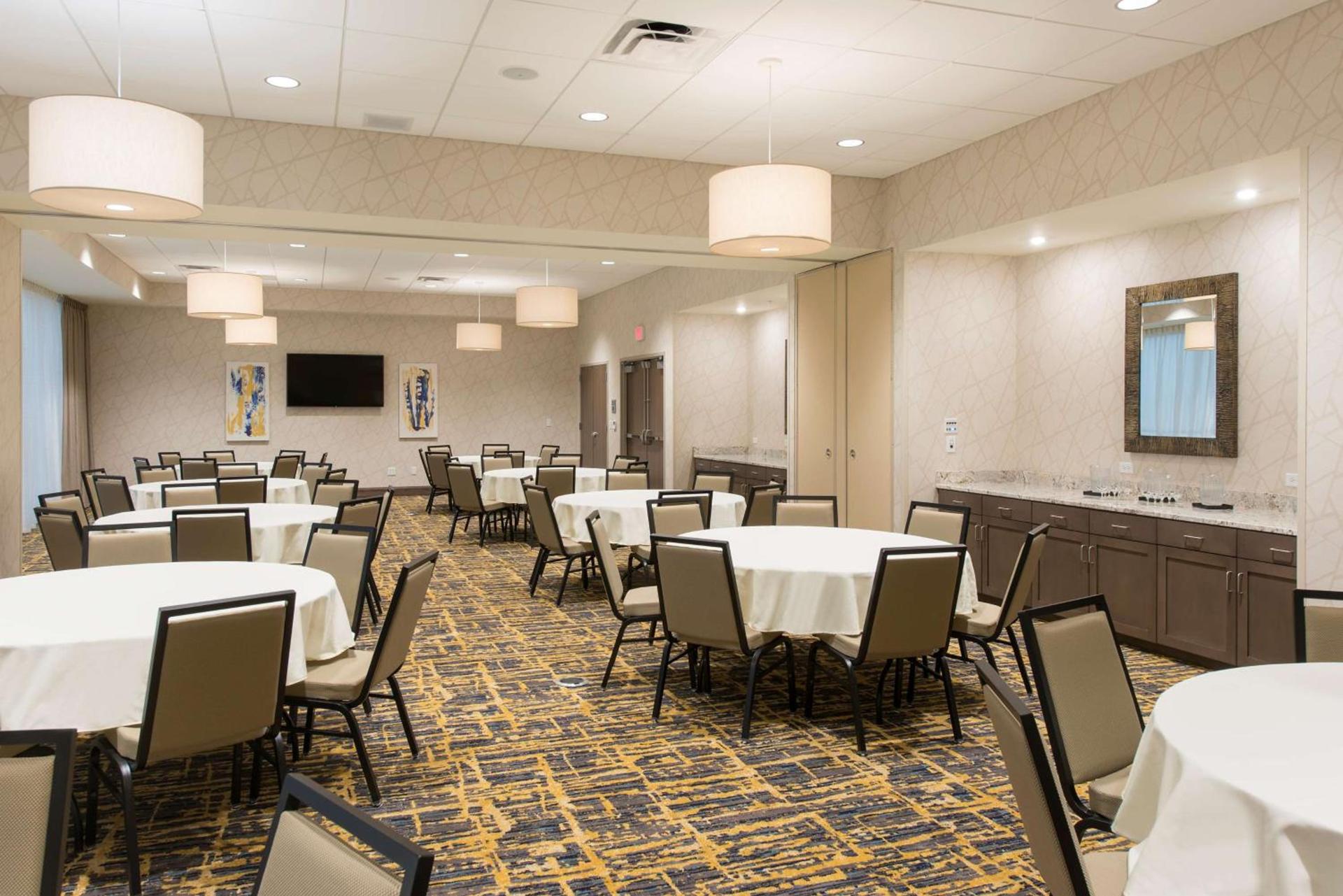 Hampton Inn & Suites Grand Rapids Downtown photo 54