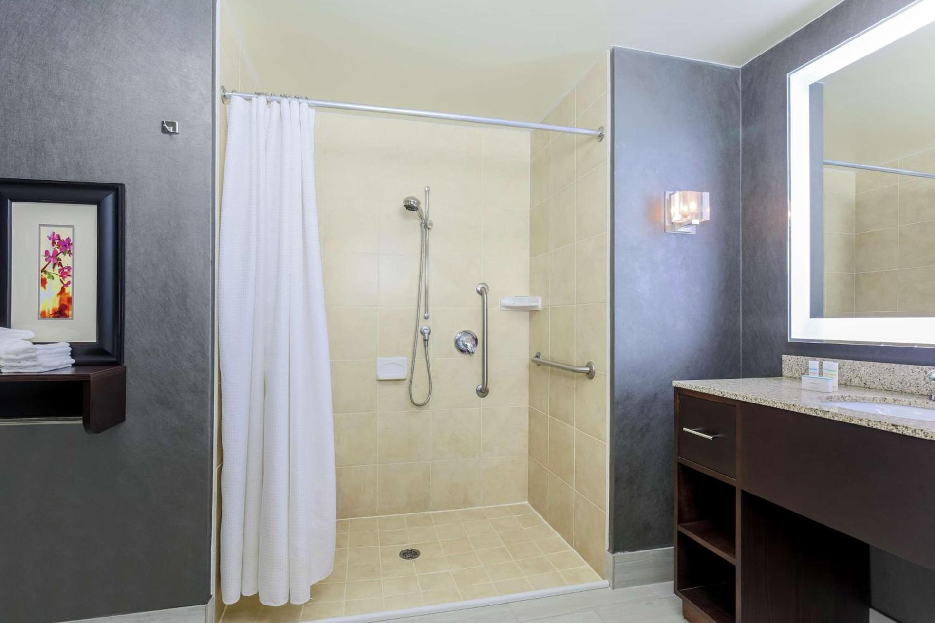 Homewood Suites by Hilton Long Island-Melville photo 12