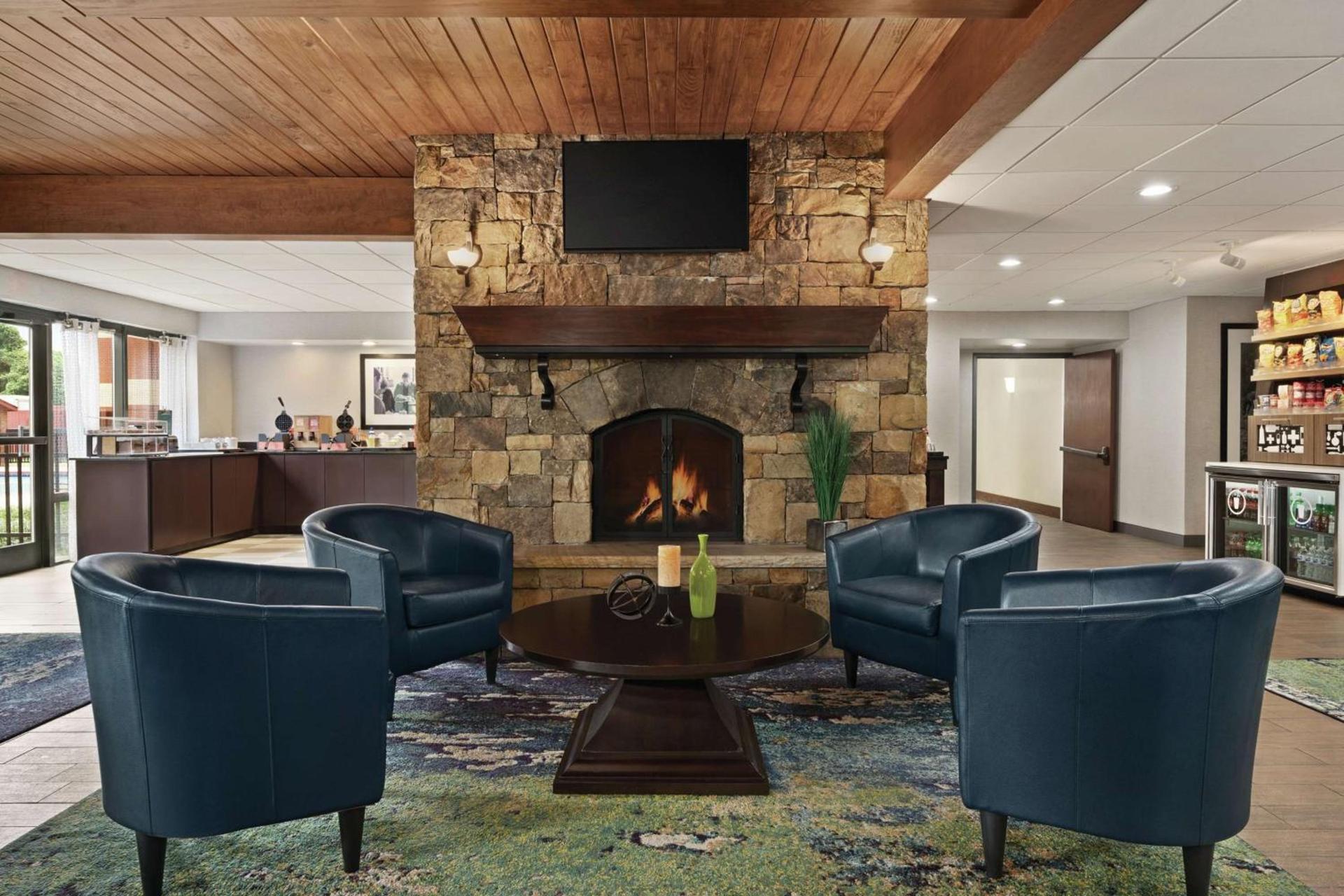 Hampton Inn Atlanta-Stone Mountain photo 3