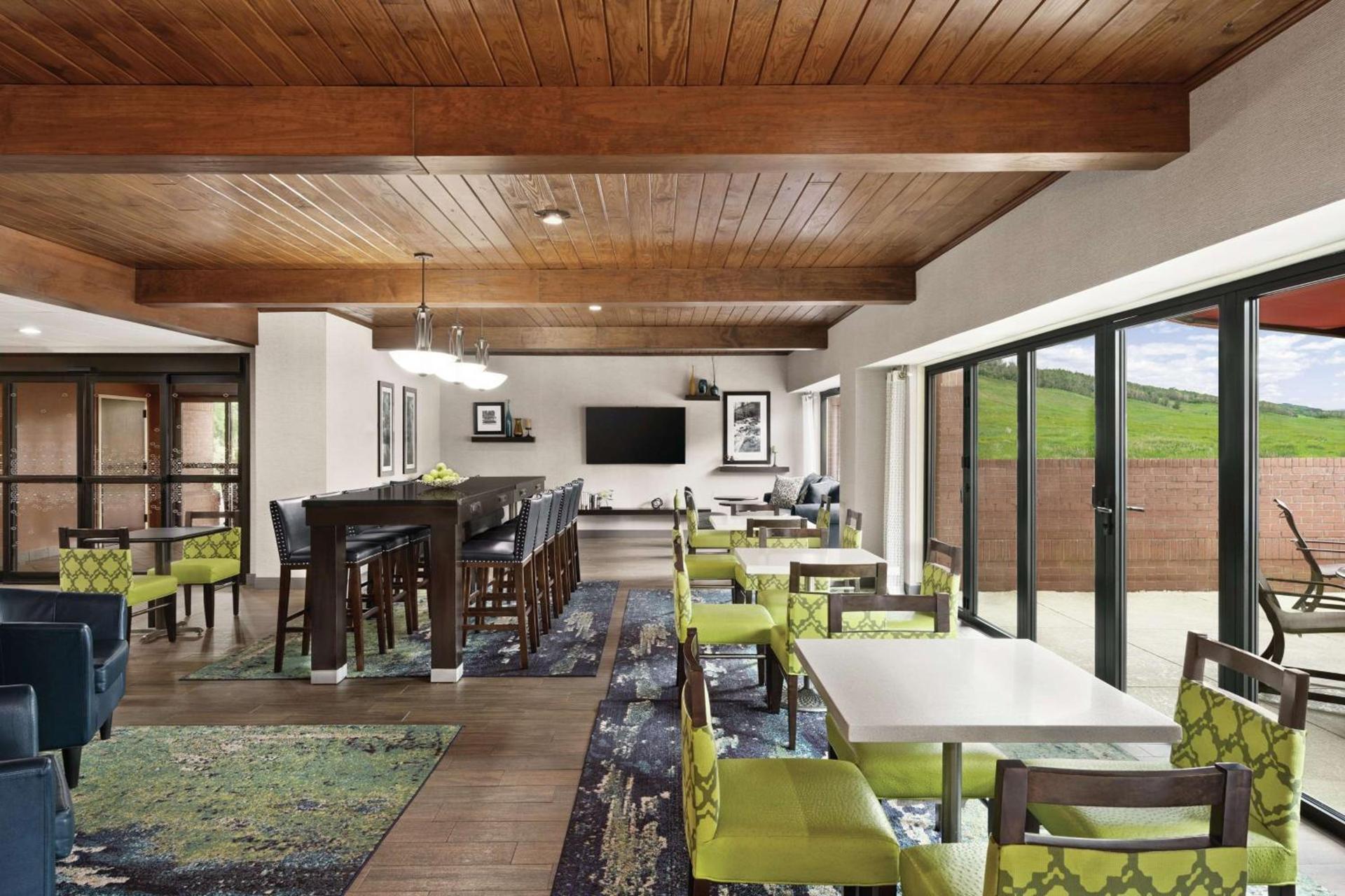 Hampton Inn Atlanta-Stone Mountain photo 6