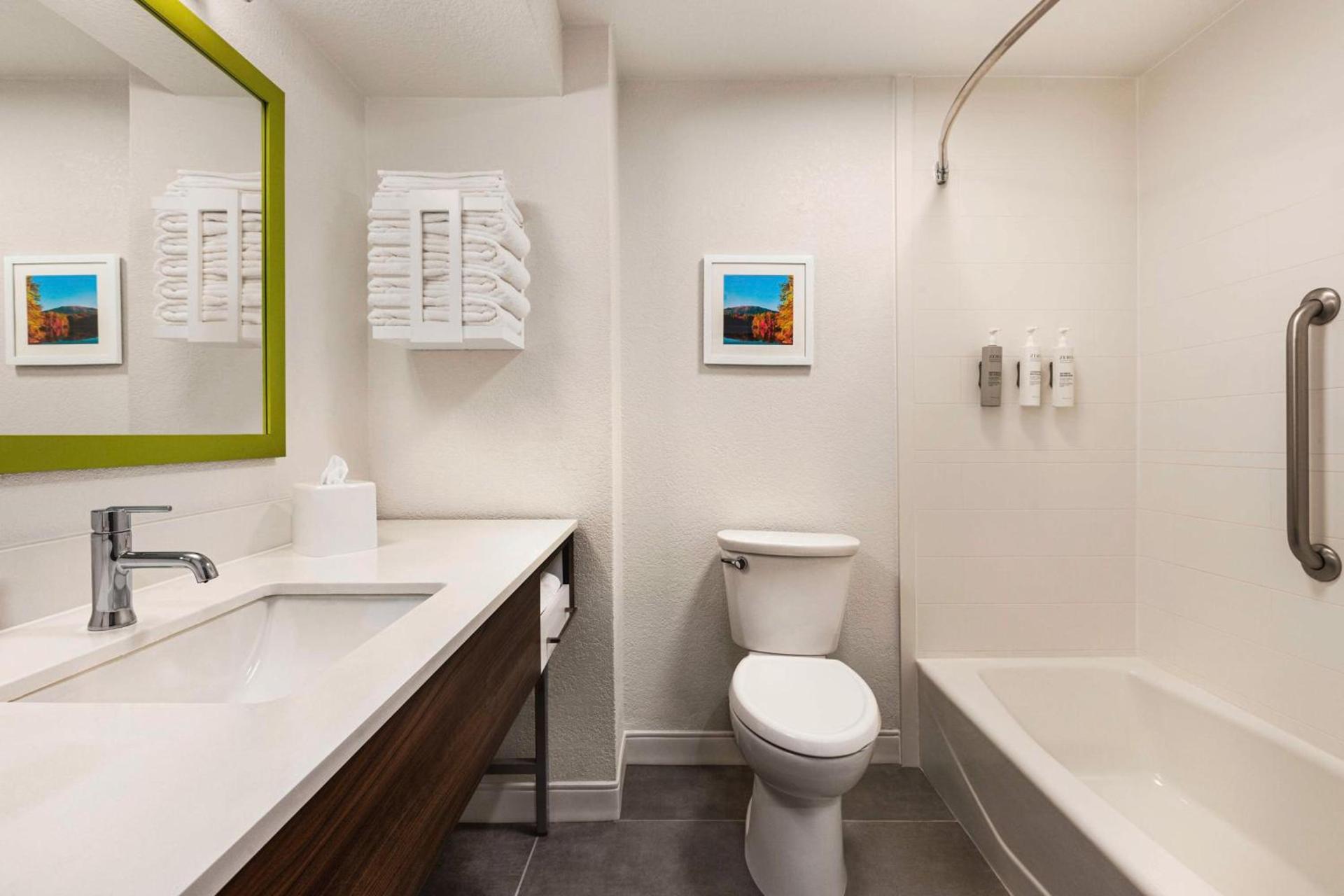 Hampton Inn Atlanta-Stone Mountain photo 14