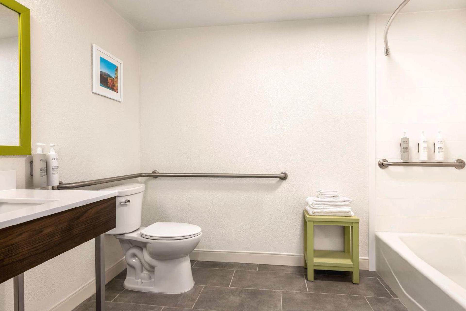 Hampton Inn Atlanta-Stone Mountain photo 16