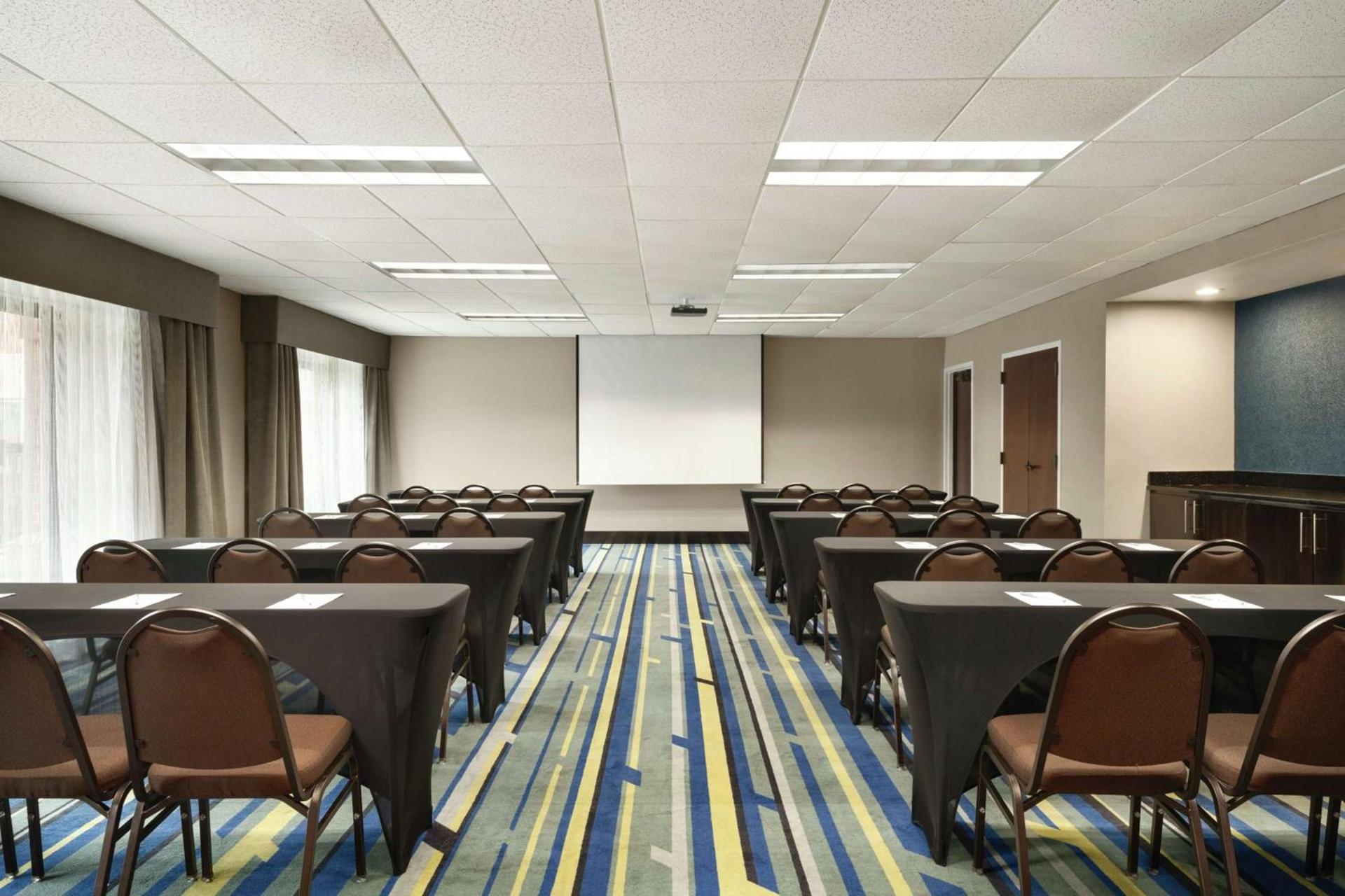 Hampton Inn Atlanta-Stone Mountain photo 32