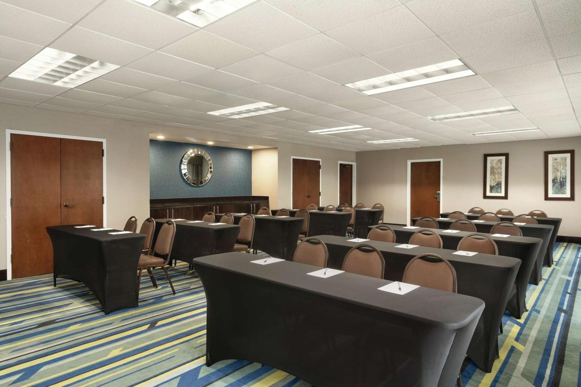 Hampton Inn Atlanta-Stone Mountain photo 33