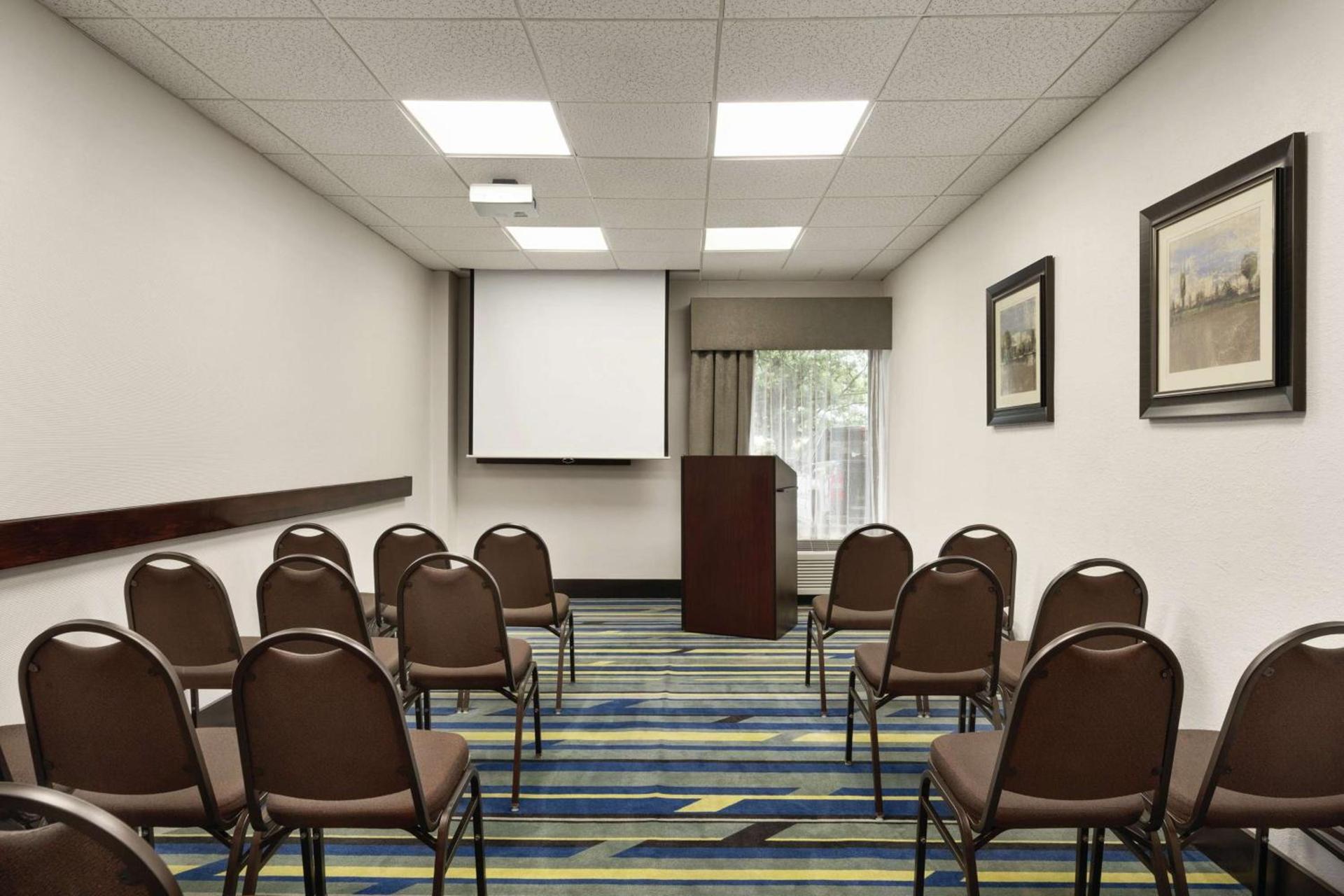 Hampton Inn Atlanta-Stone Mountain photo 34