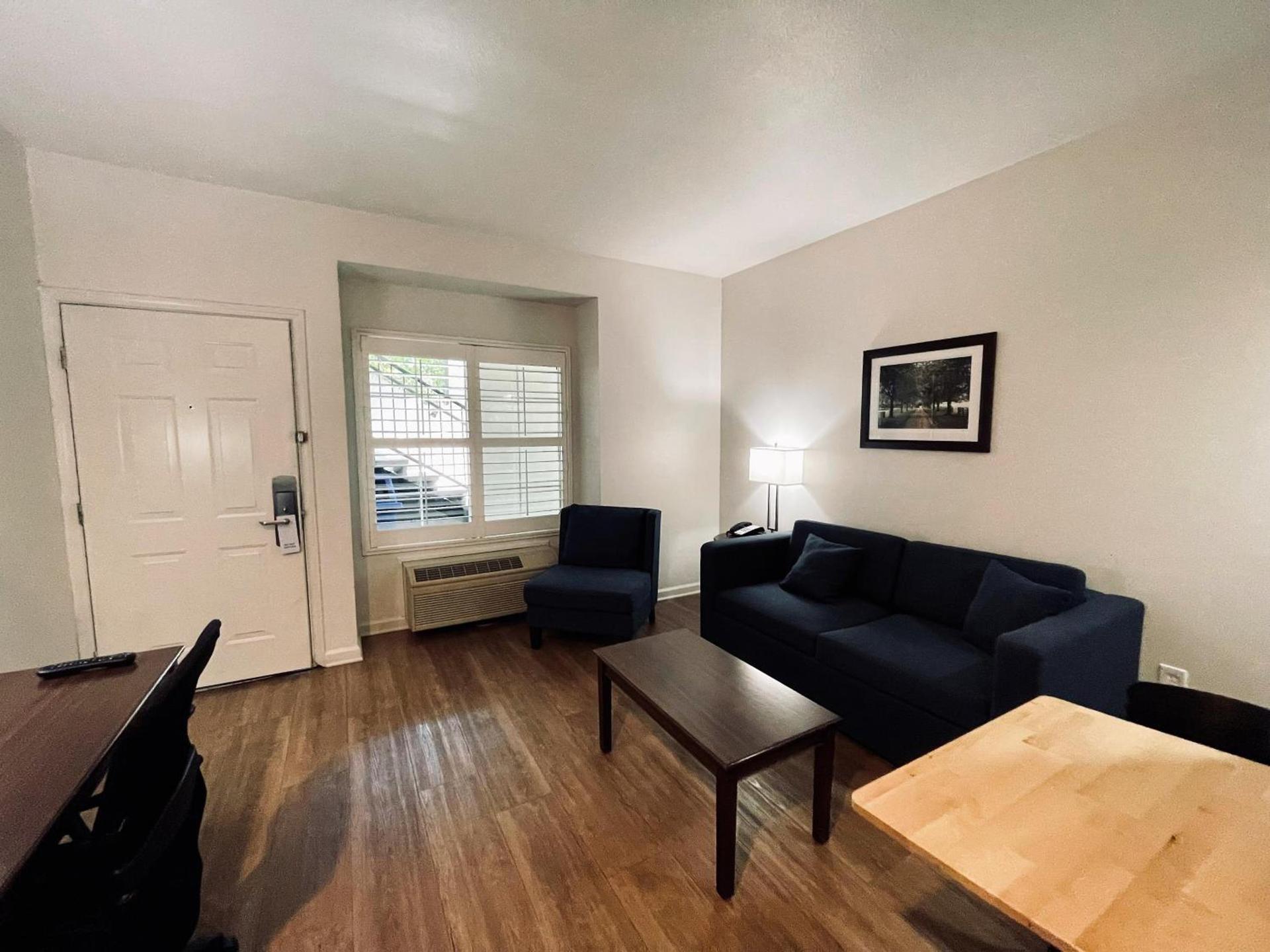 University Park Inn & Suites, an Ascend Collection Hotel photo 18