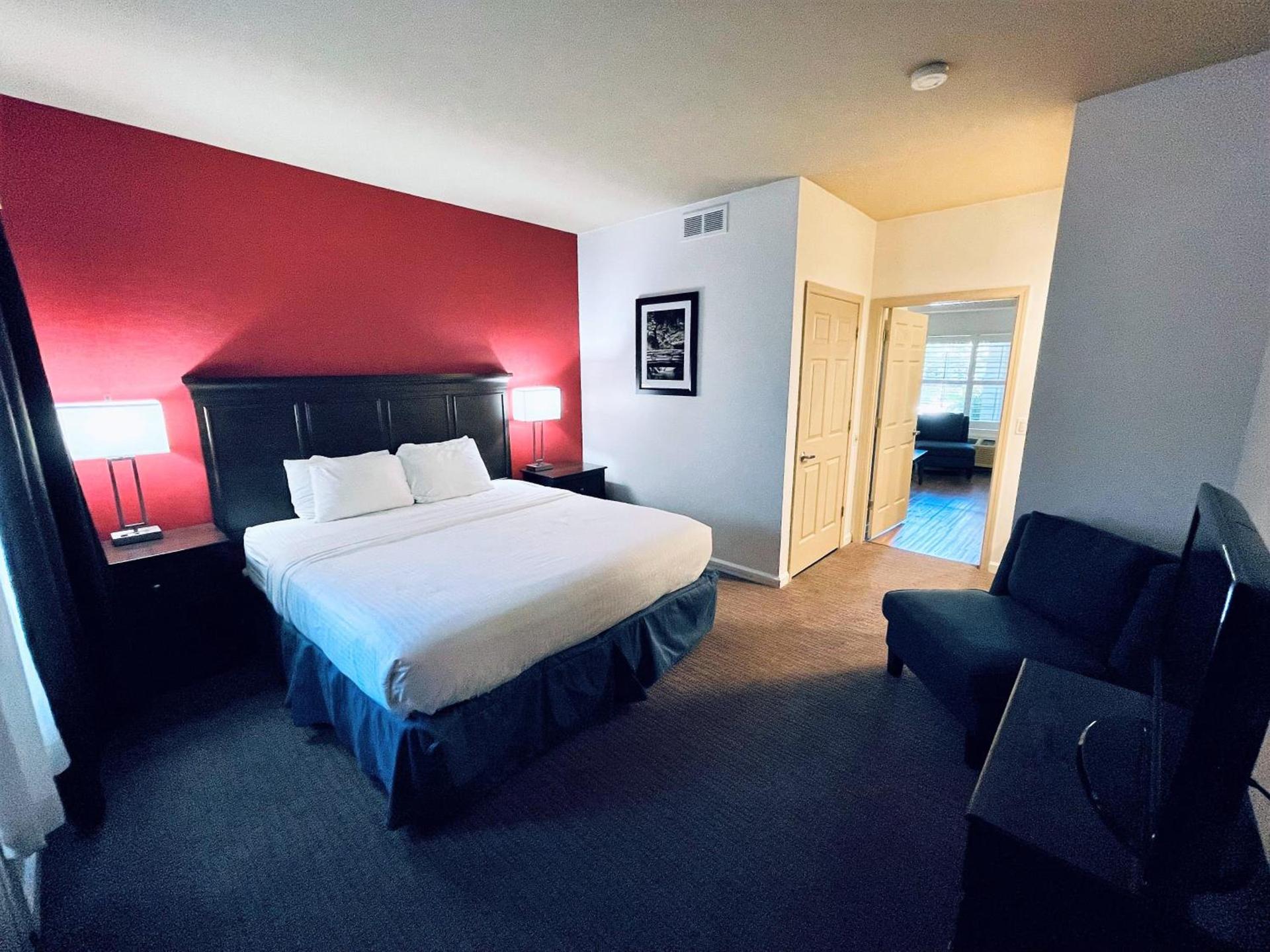 University Park Inn & Suites, an Ascend Collection Hotel photo 17