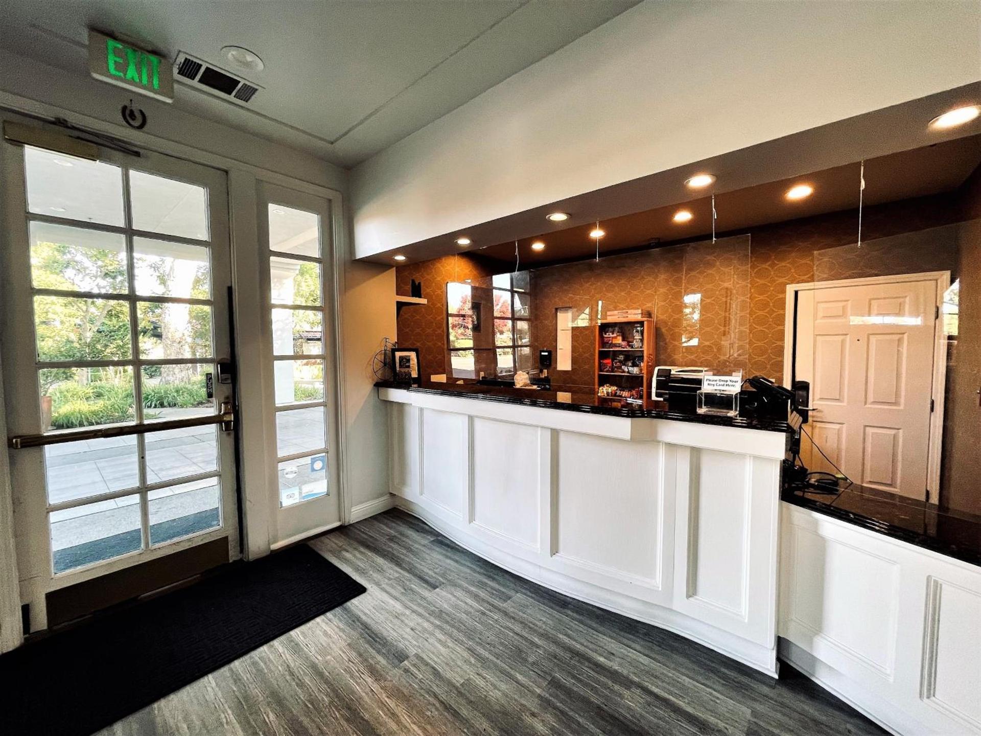 University Park Inn & Suites, an Ascend Collection Hotel photo 21