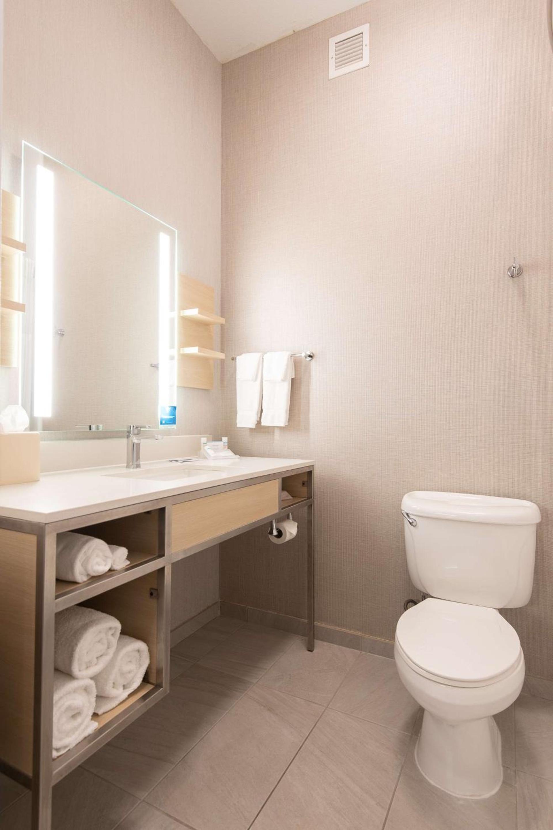Hilton Garden Inn Calabasas photo 6
