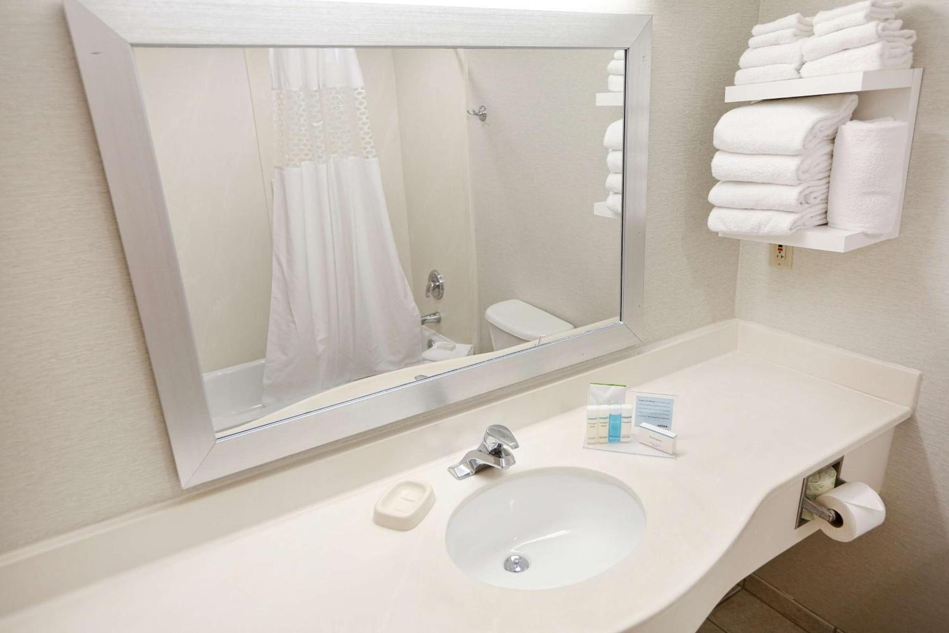 Hampton Inn & Suites Chincoteague-Waterfront, Va photo 33