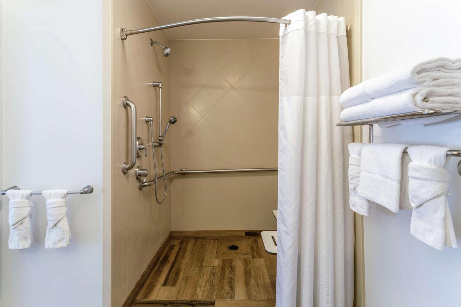 Hampton Inn & Suites Chicago - Libertyville photo 18