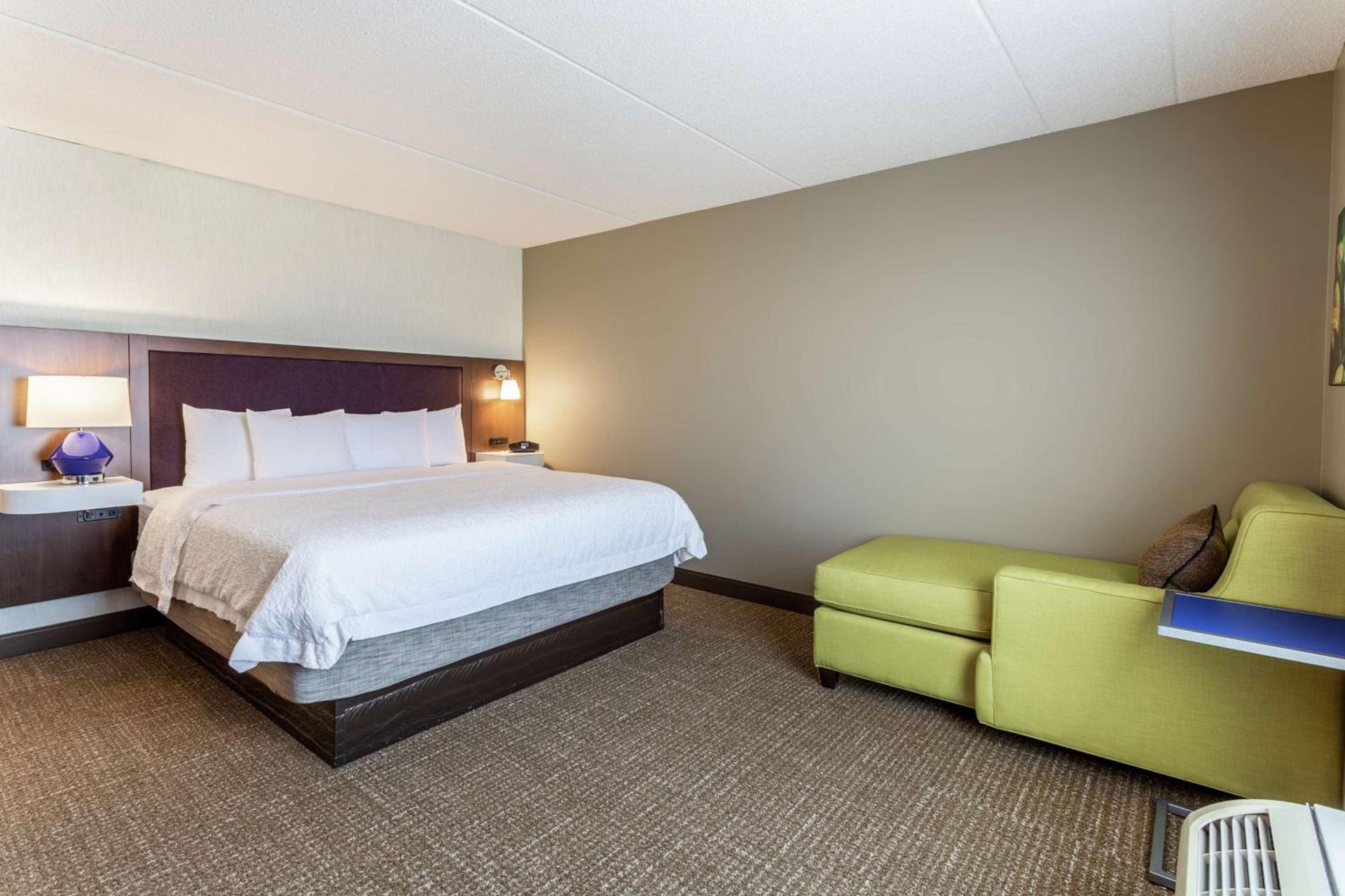 Hampton Inn & Suites Chicago - Libertyville photo 23