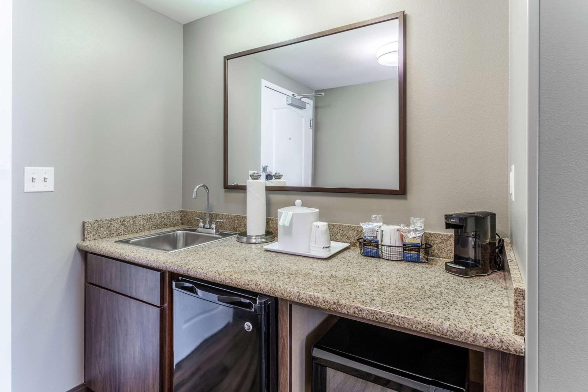 Hampton Inn & Suites Chicago - Libertyville photo 29