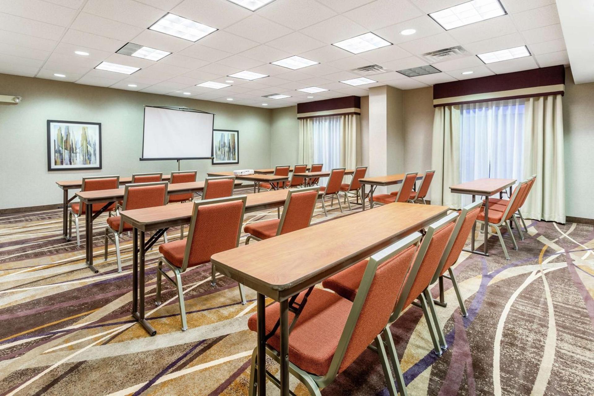 Hampton Inn & Suites Chicago - Libertyville photo 30