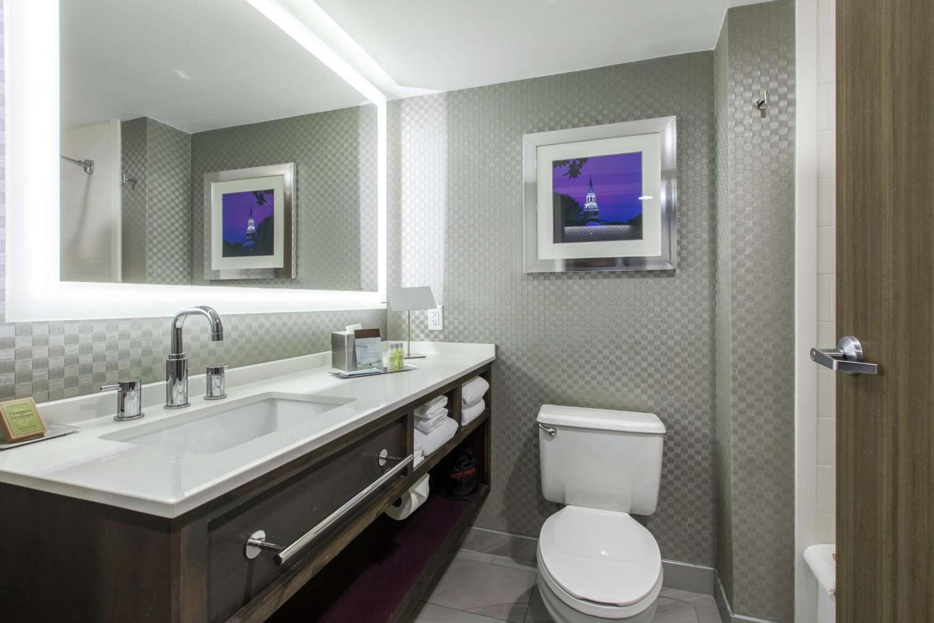DoubleTree by Hilton Winston Salem - University, NC photo 30
