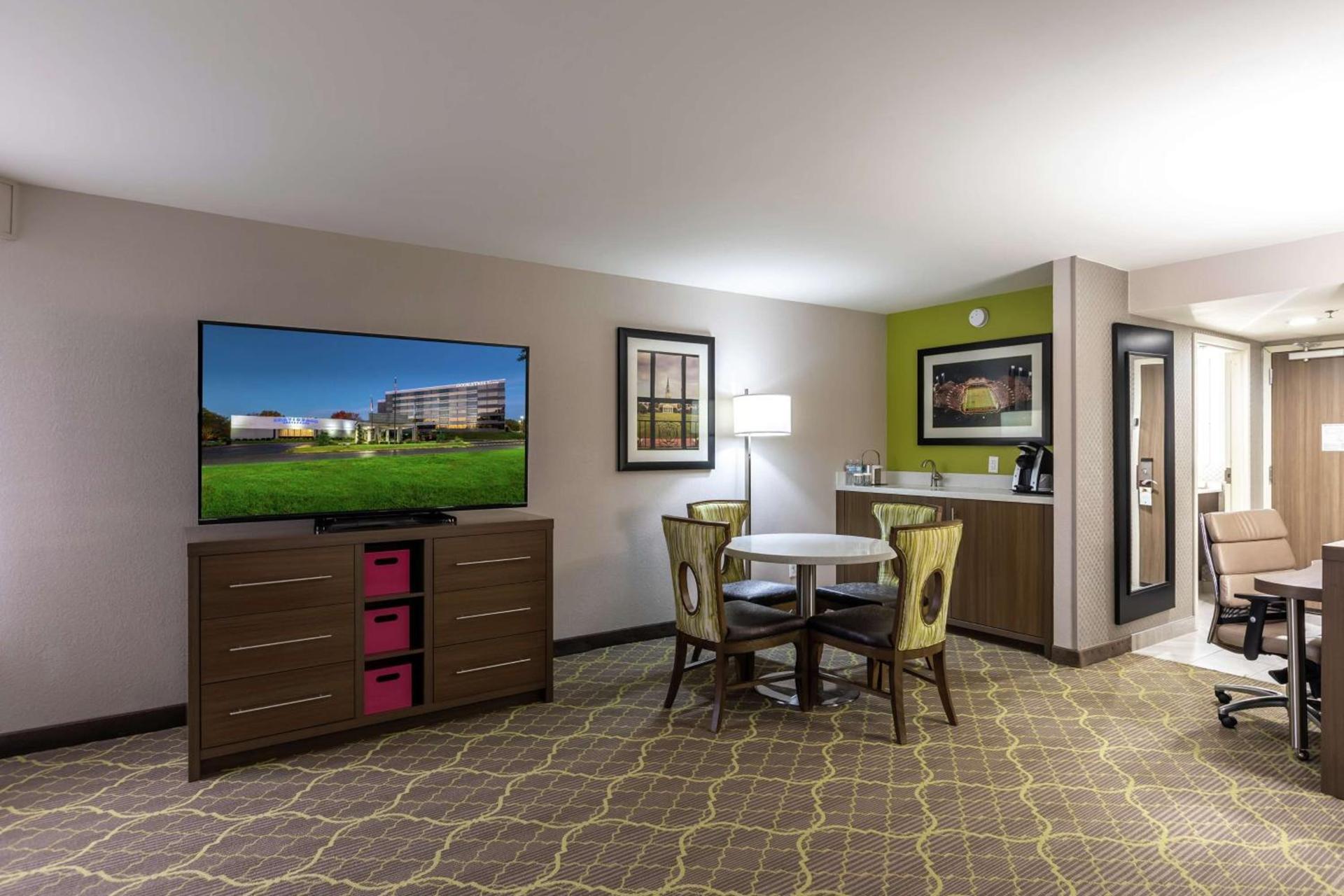 DoubleTree by Hilton Winston Salem - University, NC photo 33