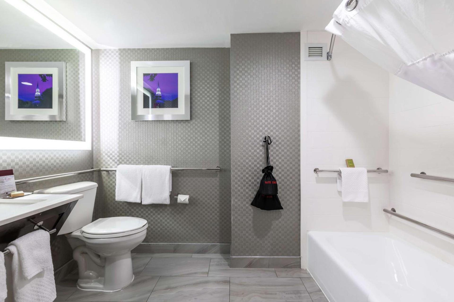 DoubleTree by Hilton Winston Salem - University, NC photo 34