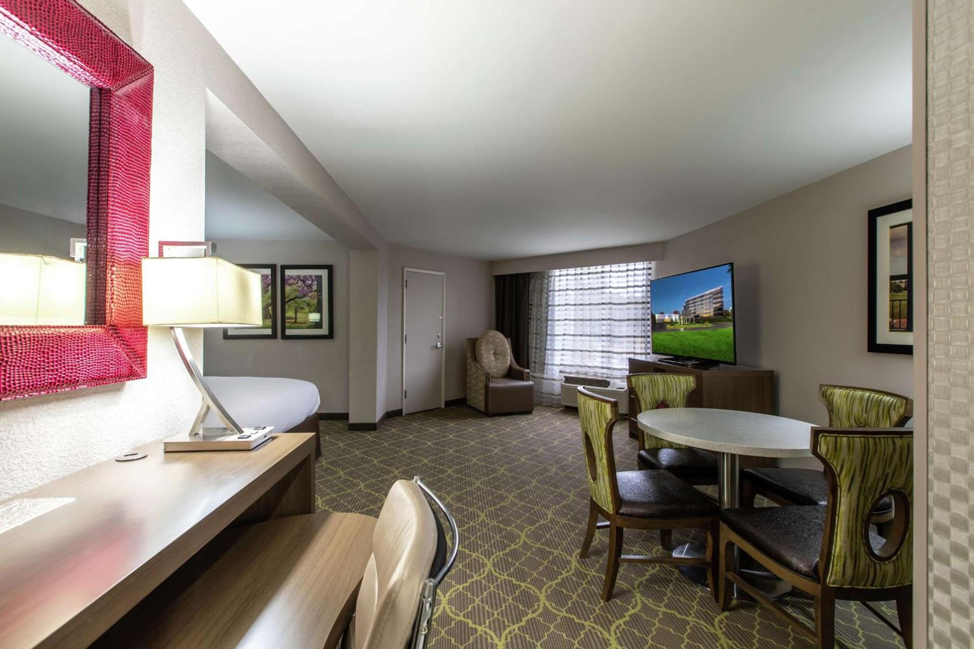 DoubleTree by Hilton Winston Salem - University, NC photo 35