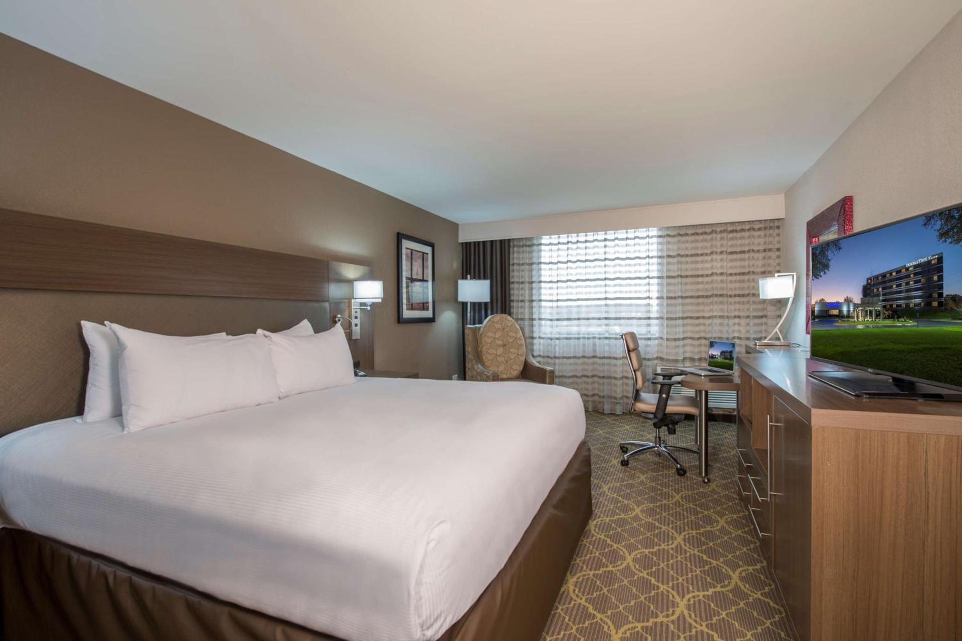 DoubleTree by Hilton Winston Salem - University, NC photo 38