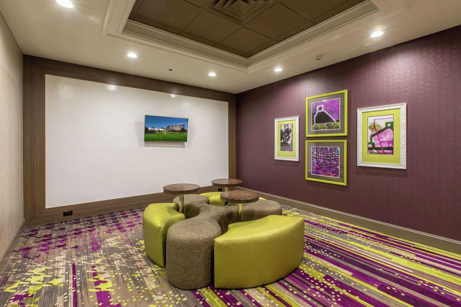 DoubleTree by Hilton Winston Salem - University, NC photo 43