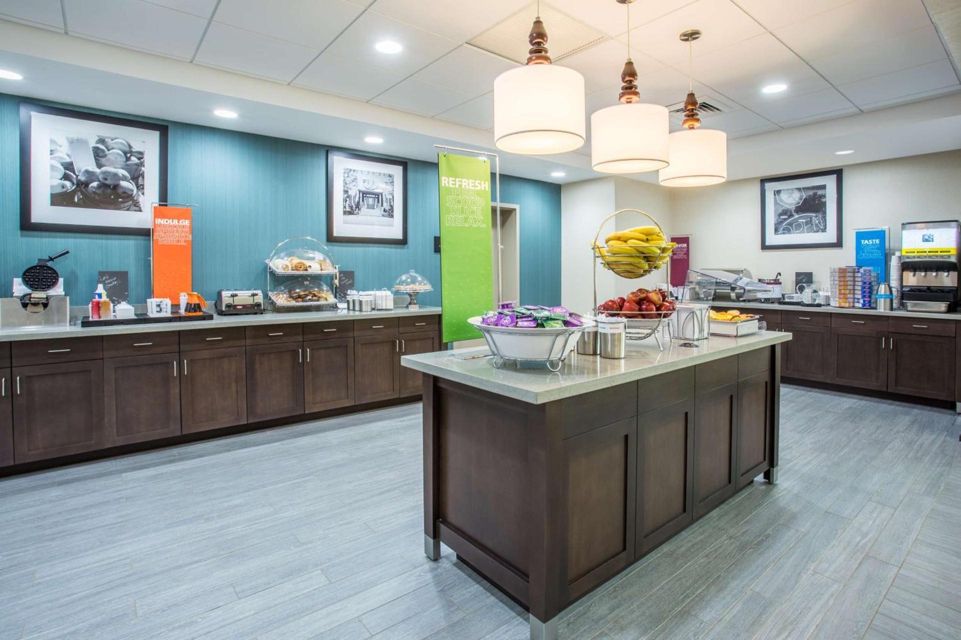 Hampton Inn & Suites Yonkers - Westchester photo 11