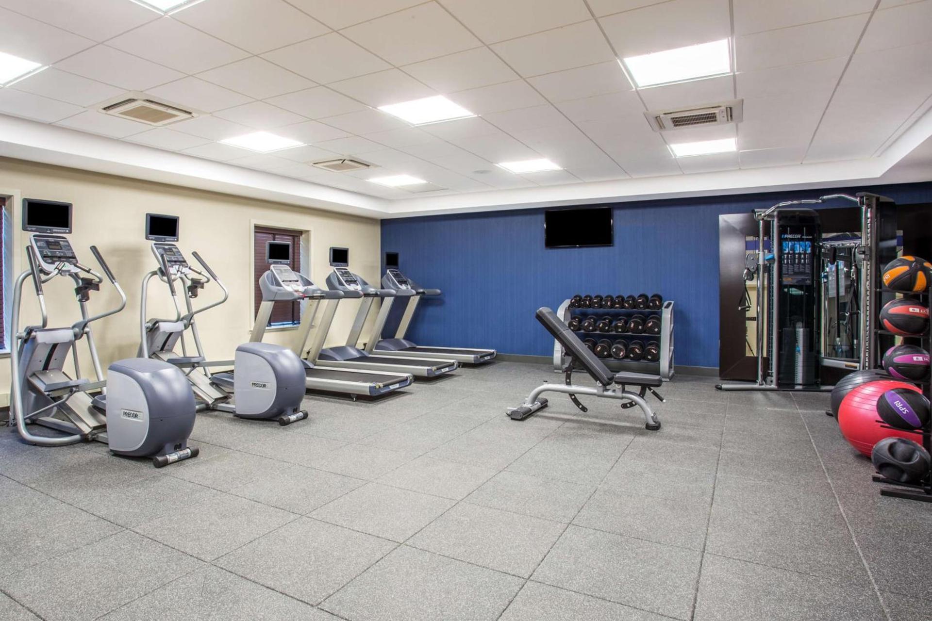 Hampton Inn & Suites Yonkers - Westchester photo 13