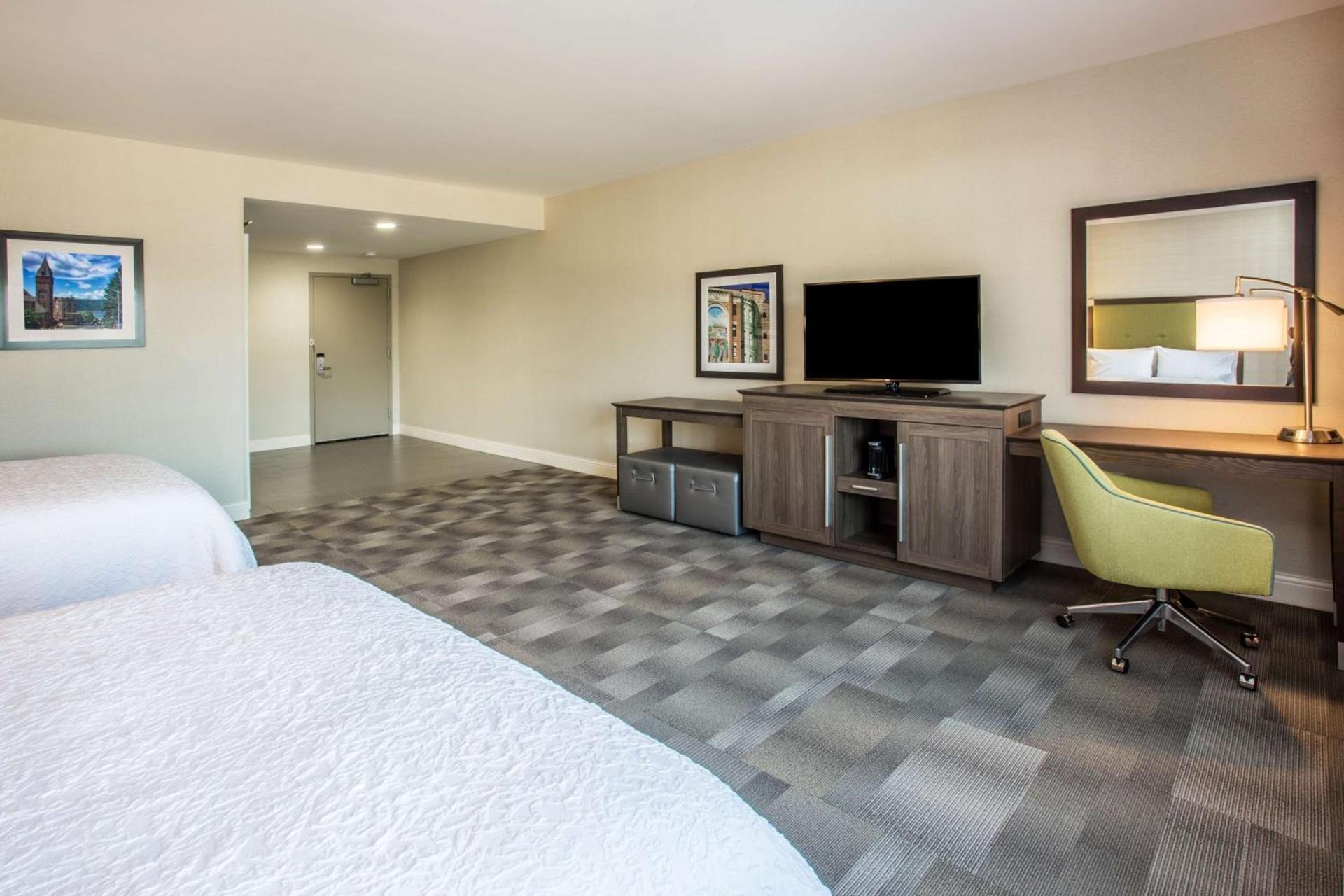 Hampton Inn & Suites Yonkers - Westchester photo 18