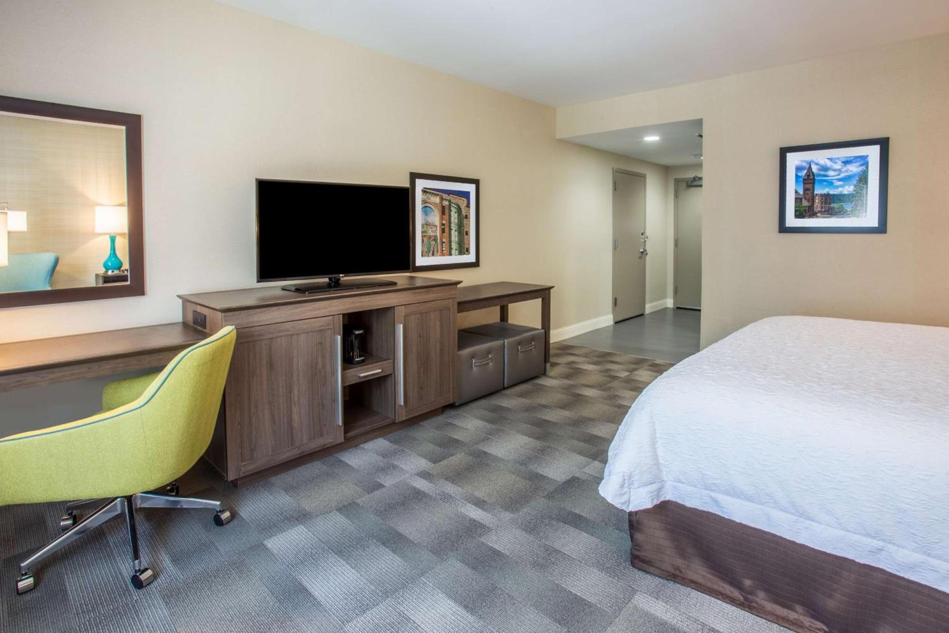 Hampton Inn & Suites Yonkers - Westchester photo 19