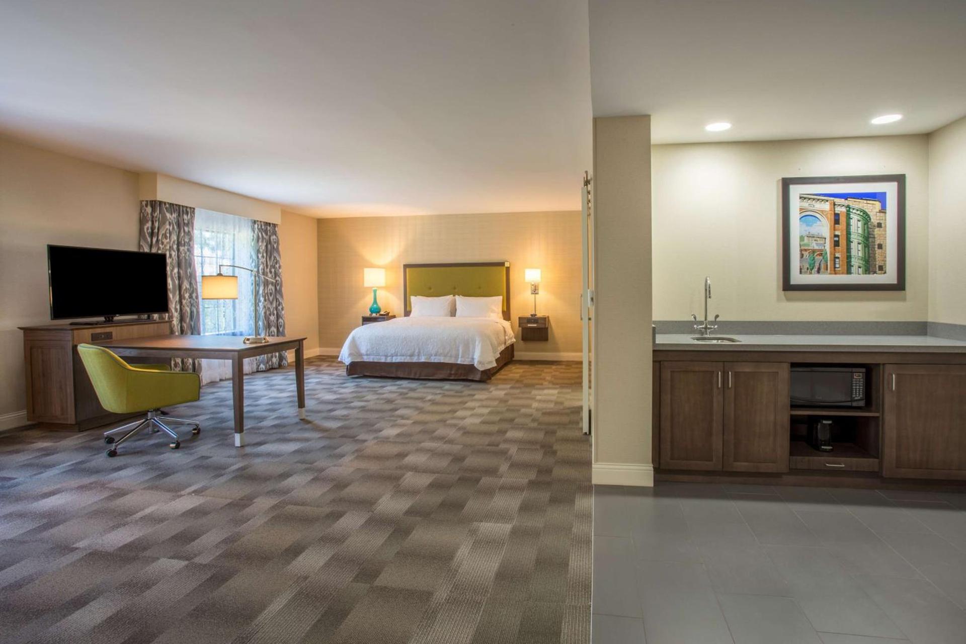 Hampton Inn & Suites Yonkers - Westchester photo 22