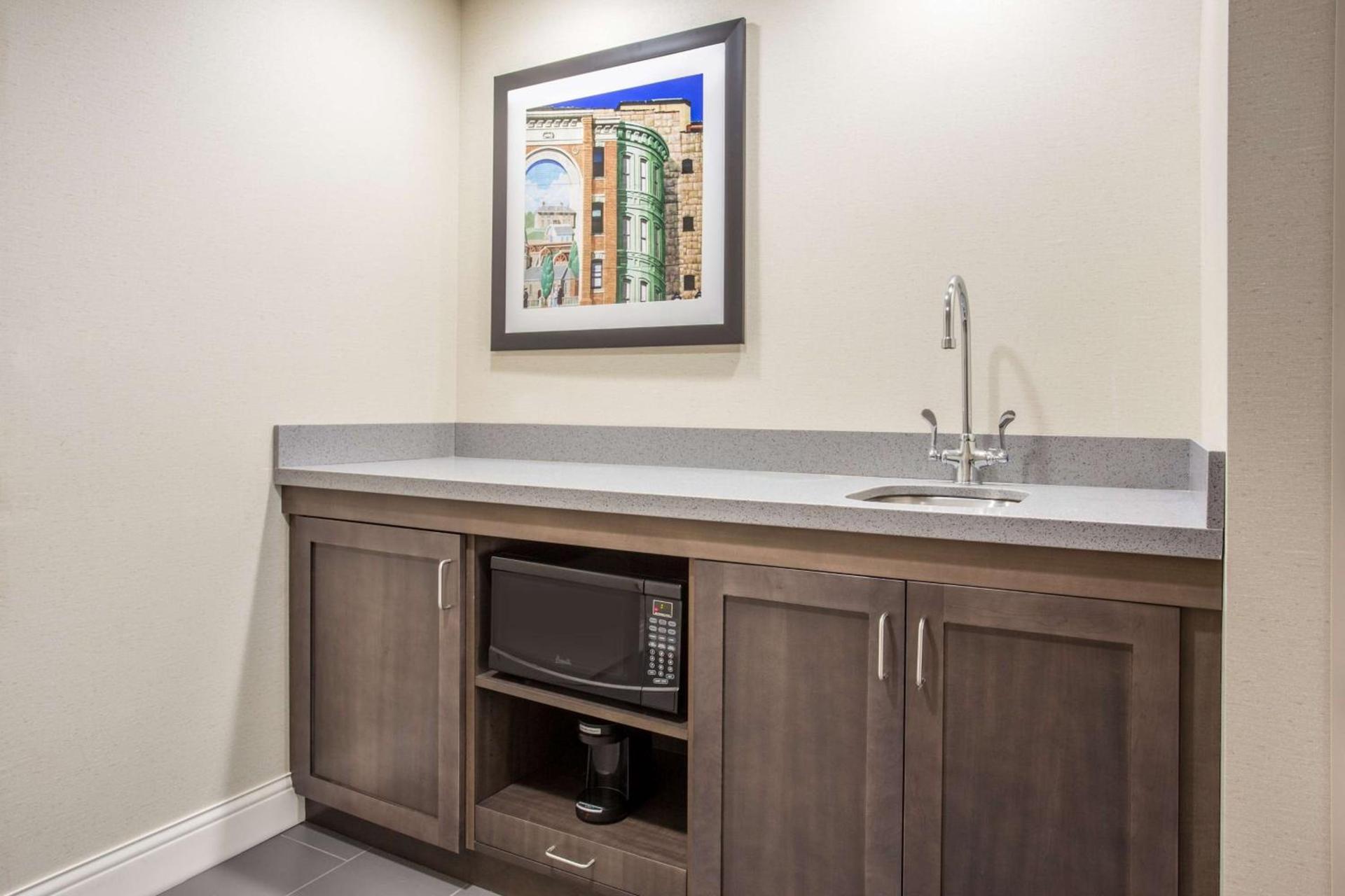 Hampton Inn & Suites Yonkers - Westchester photo 30