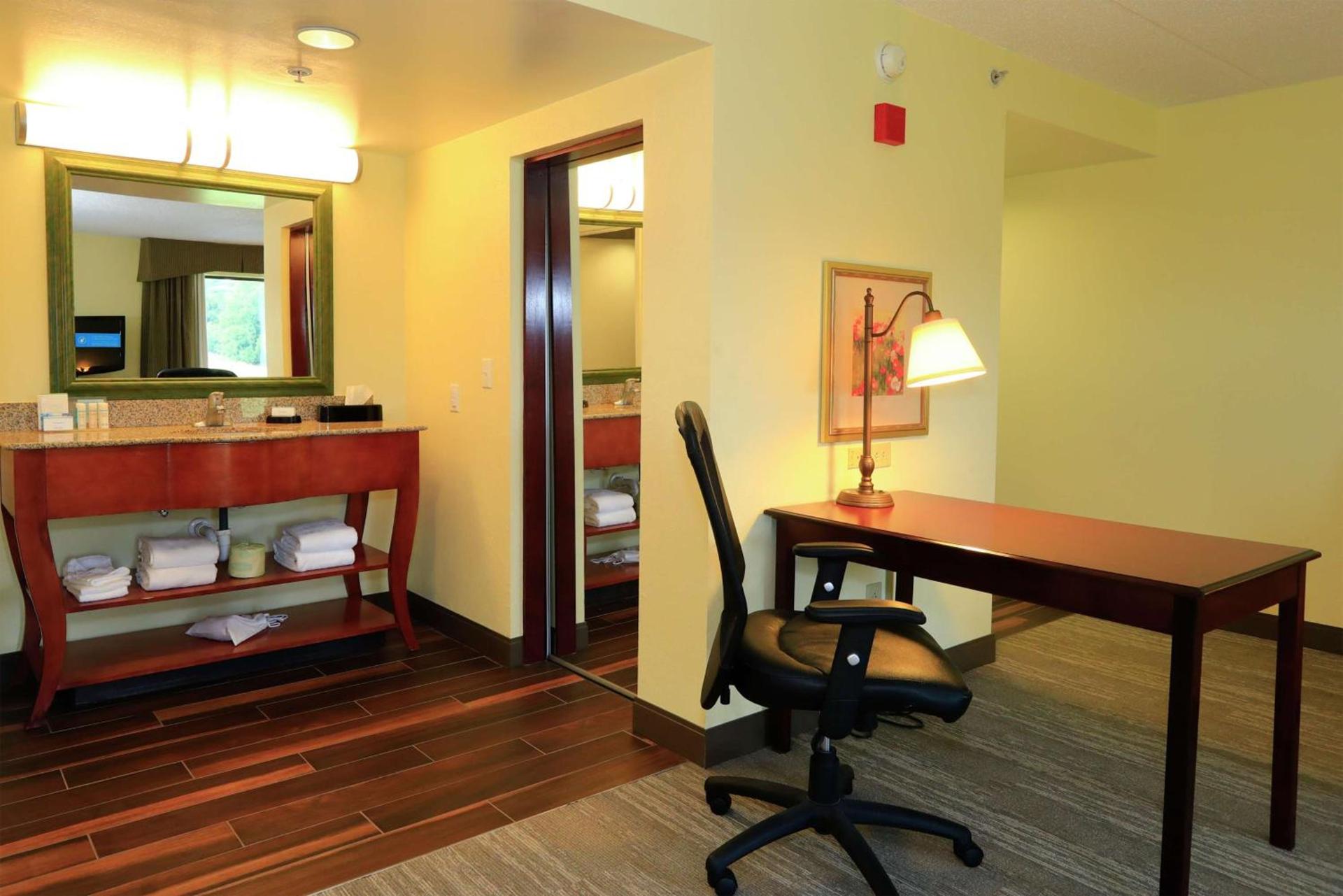 Hampton Inn and Suites of Lamar photo 33