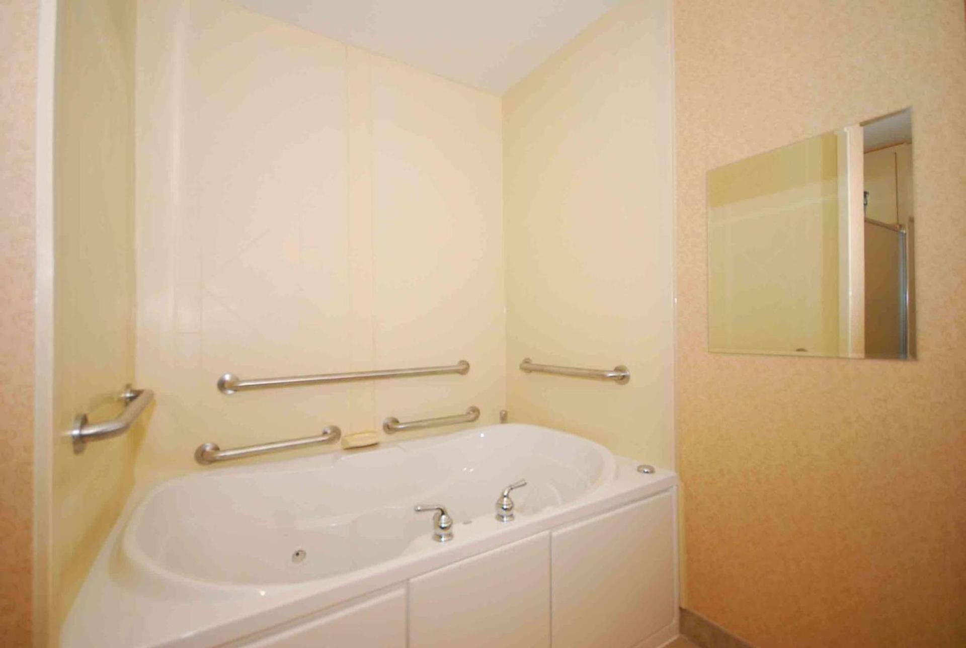 Hampton Inn and Suites of Lamar photo 41