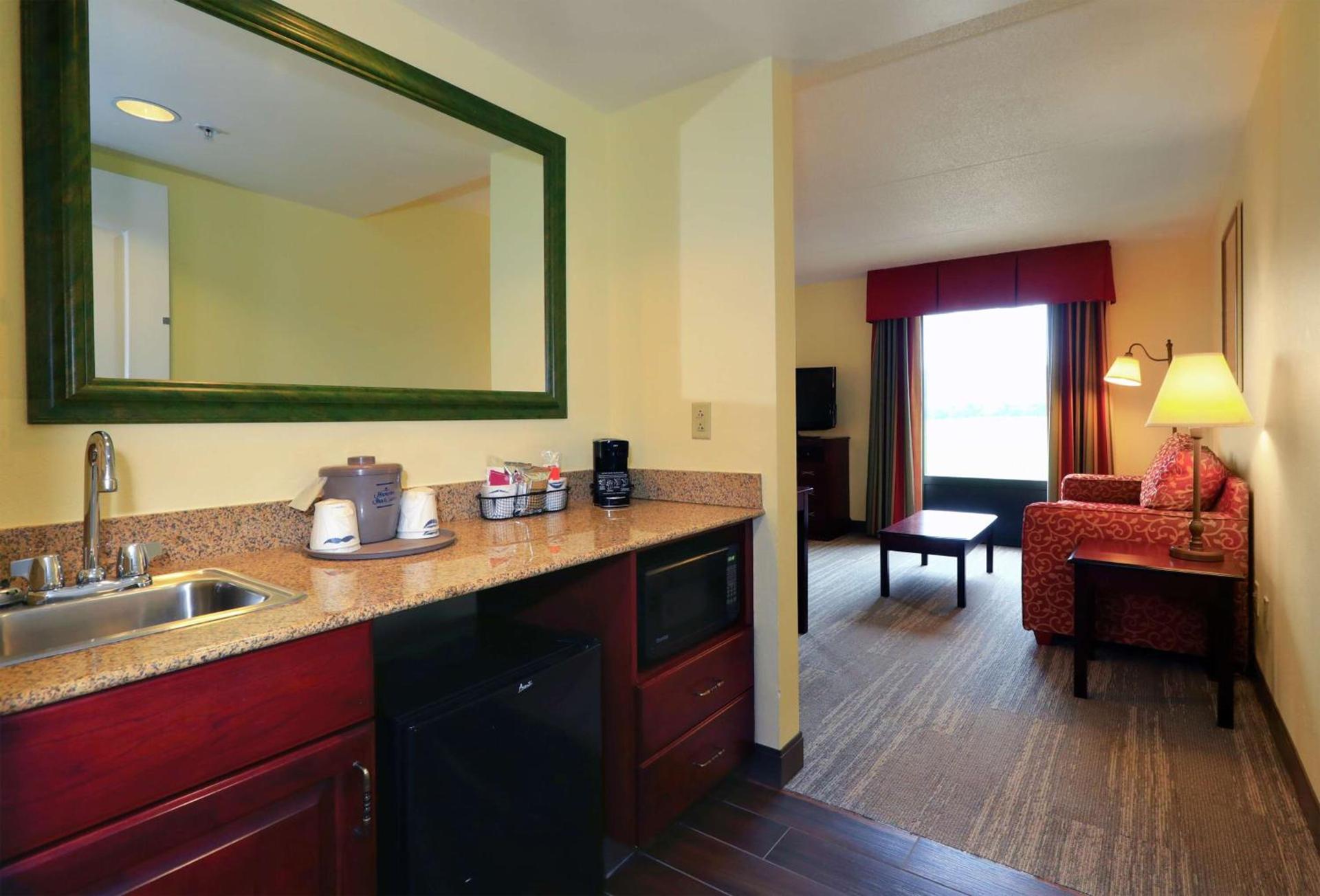 Hampton Inn and Suites of Lamar photo 44