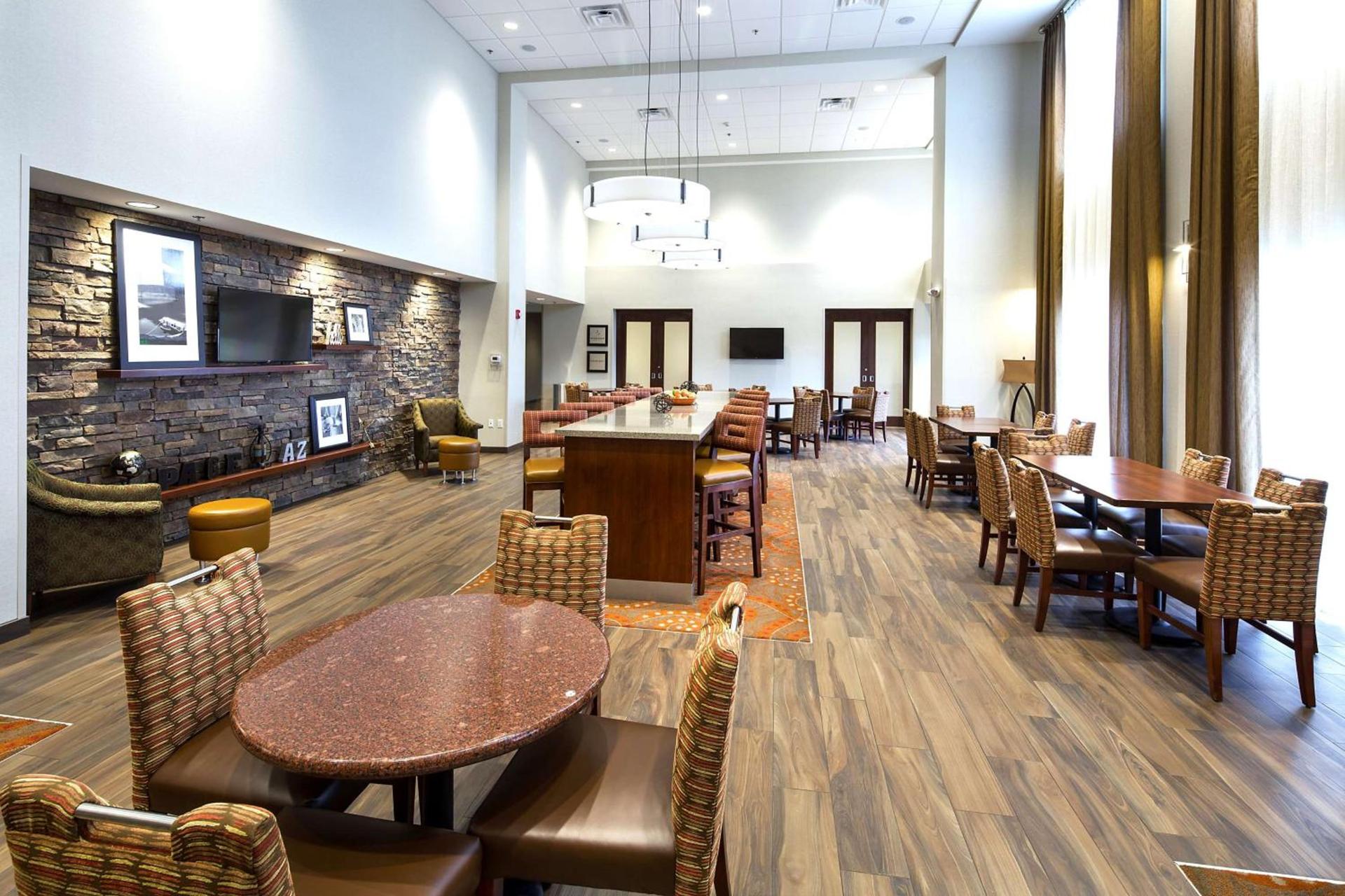 Hampton Inn & Suites Page - Lake Powell photo 4