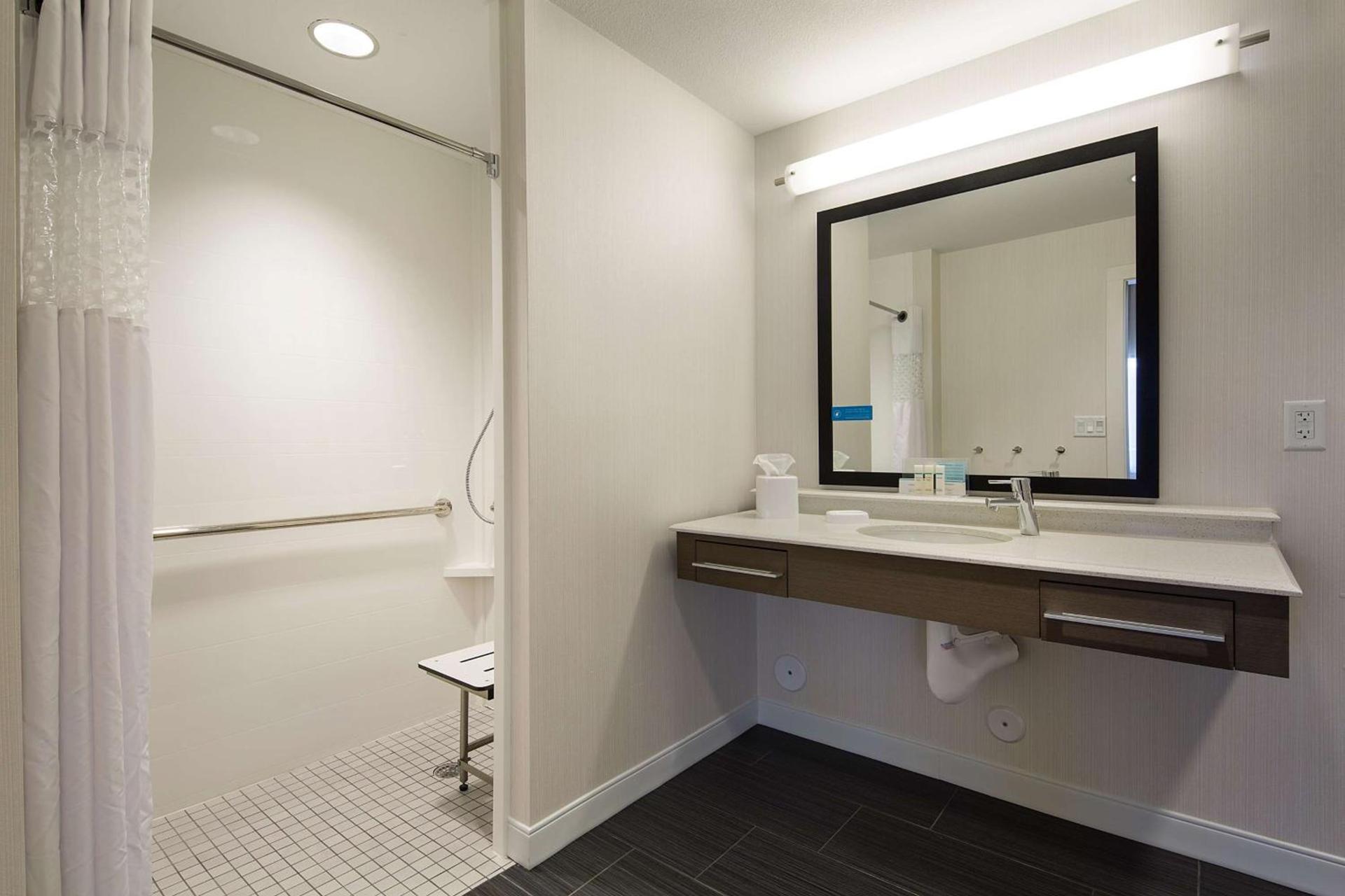 Hampton Inn & Suites Page - Lake Powell photo 14