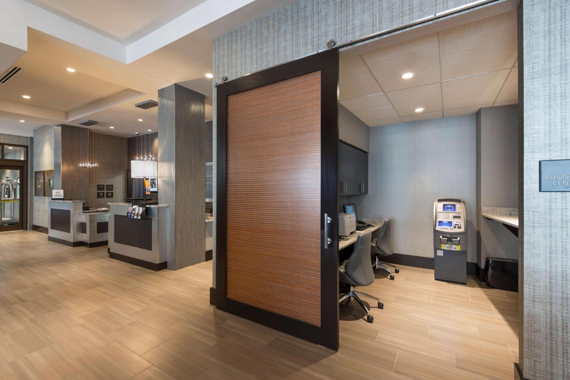 Hampton Inn & Suites Portsmouth Downtown photo 8