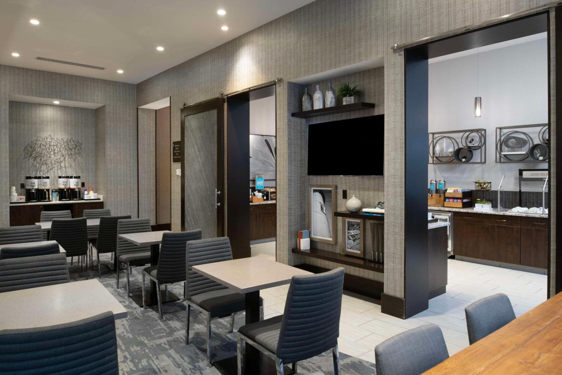 Hampton Inn & Suites Portsmouth Downtown photo 23