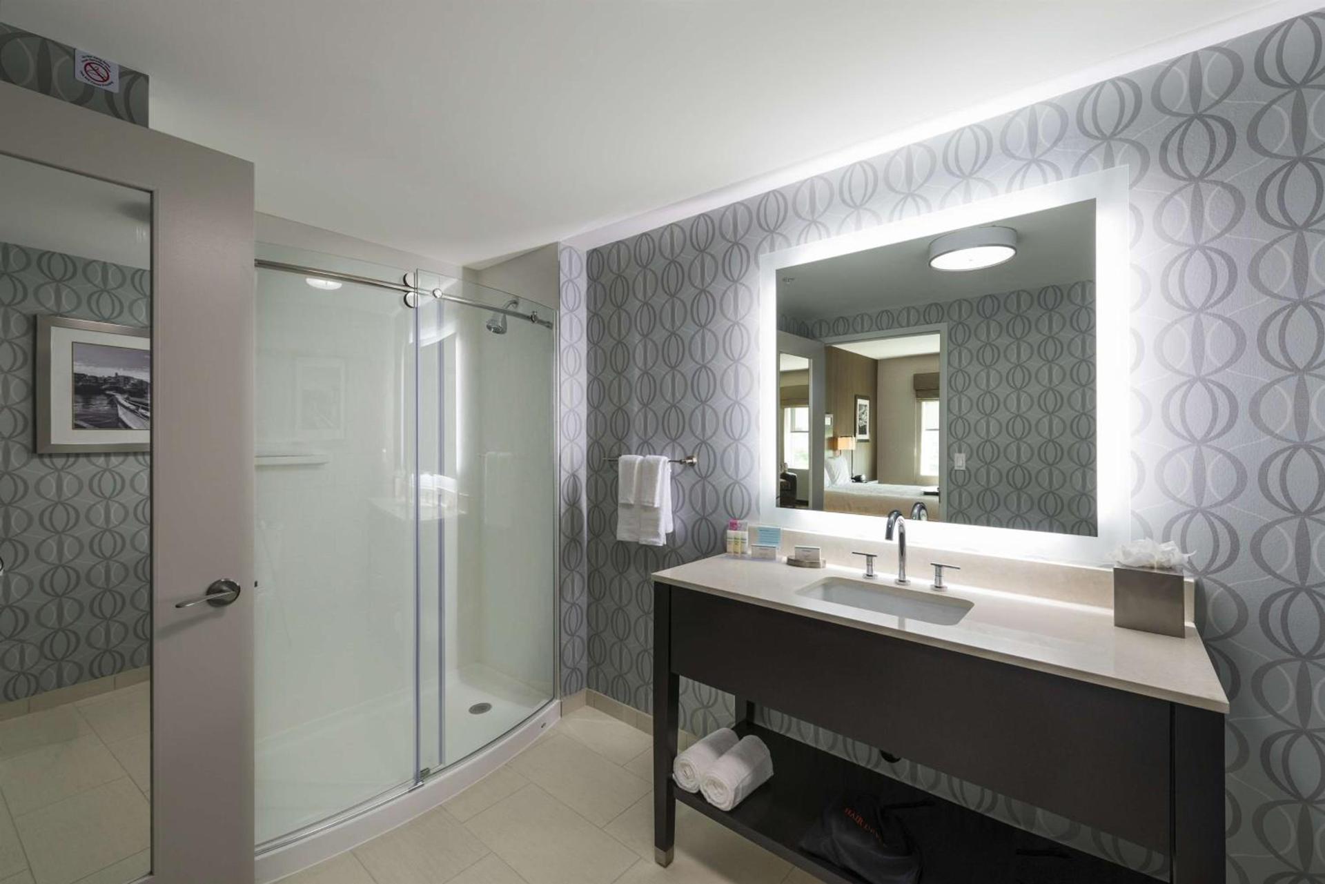 Hampton Inn & Suites Portsmouth Downtown photo 32