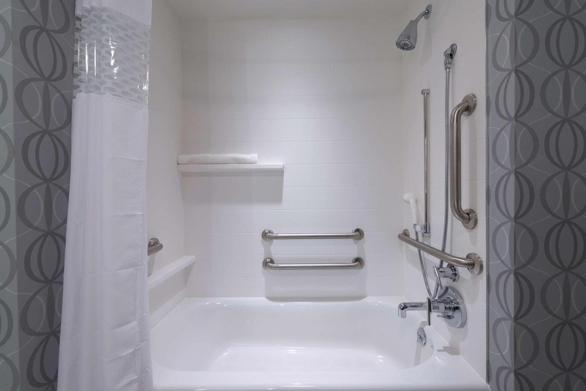 Hampton Inn & Suites Portsmouth Downtown photo 35