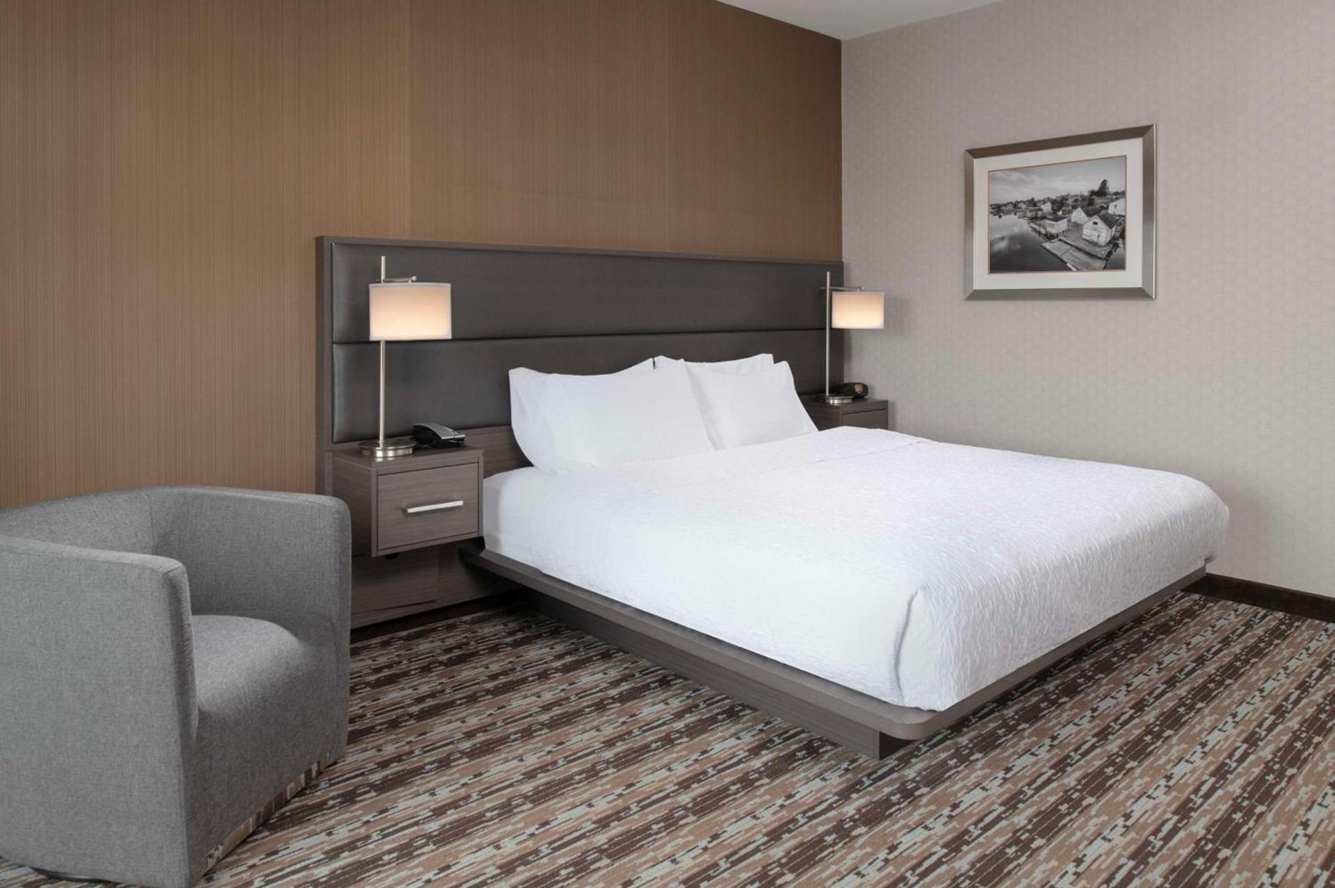 Hampton Inn & Suites Portsmouth Downtown photo 40