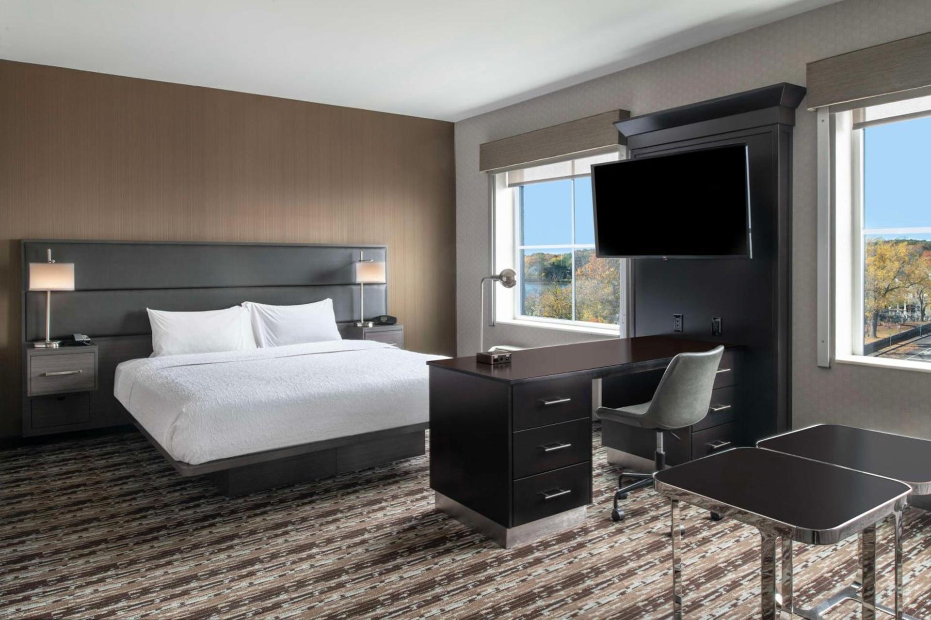 Hampton Inn & Suites Portsmouth Downtown photo 42