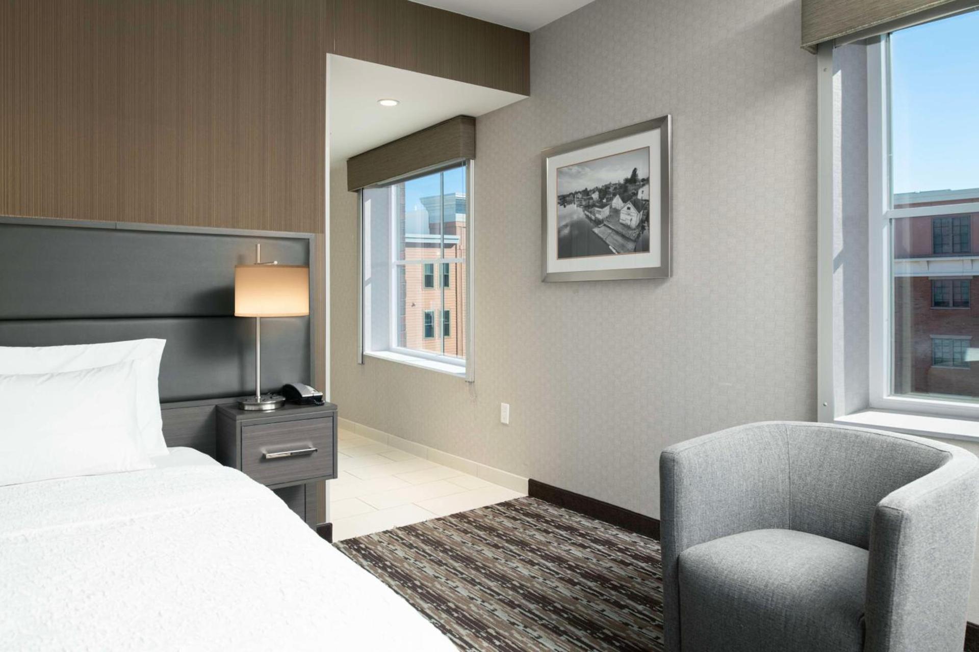 Hampton Inn & Suites Portsmouth Downtown photo 44