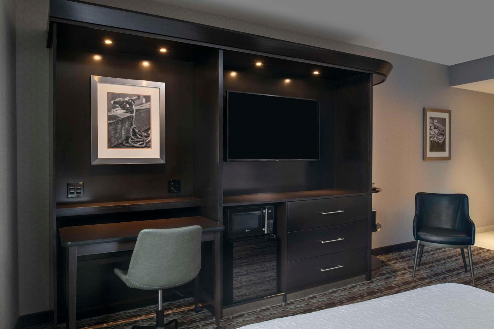 Hampton Inn & Suites Portsmouth Downtown photo 49
