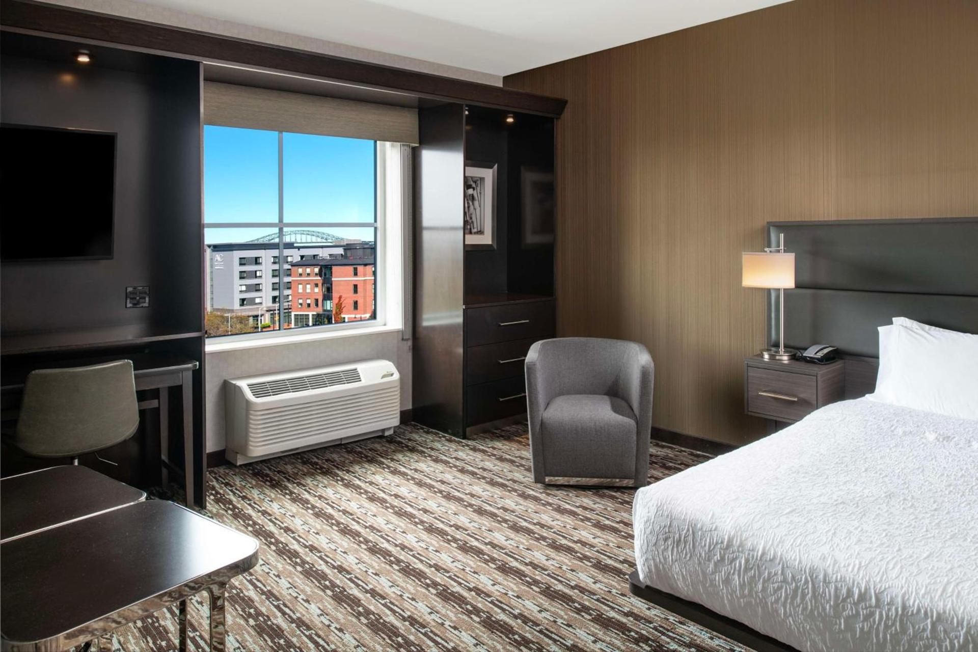 Hampton Inn & Suites Portsmouth Downtown photo 58
