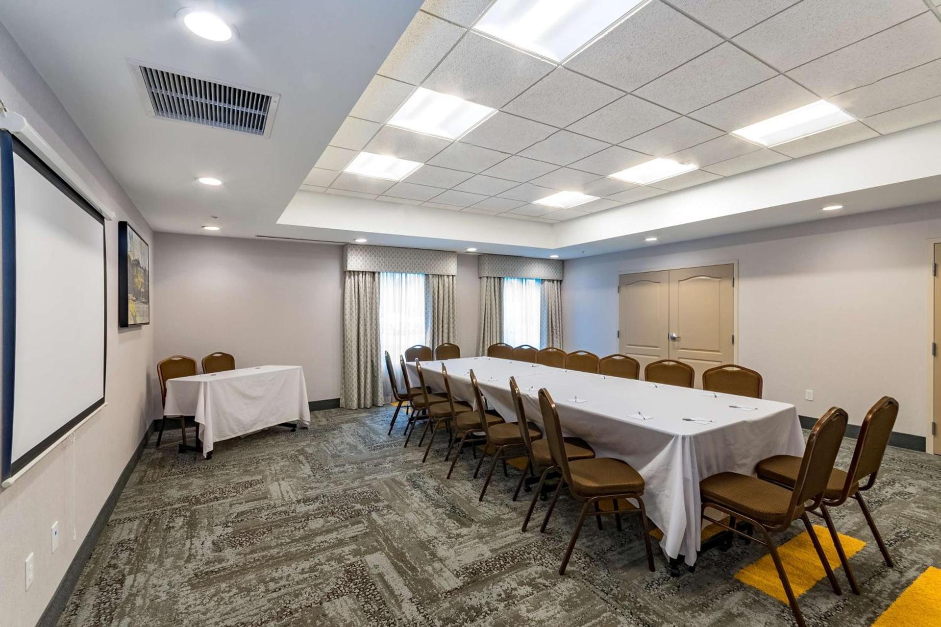 Hampton Inn Lockport - Buffalo, NY photo 36