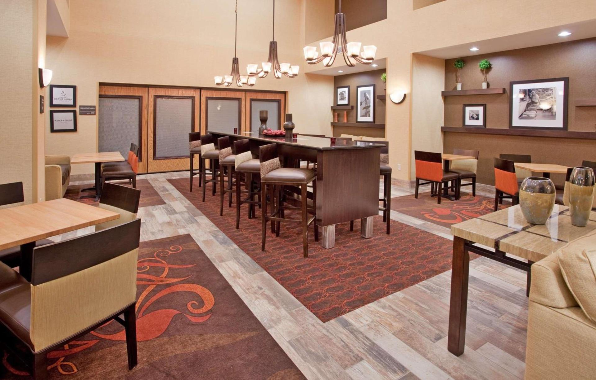 Hampton Inn & Suites Dickinson ND photo 3